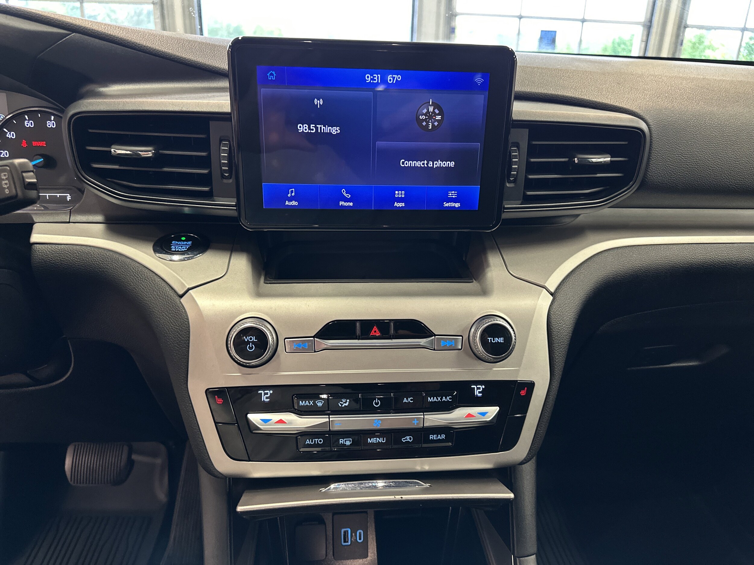 2021 Ford Explorer XLT photo 3