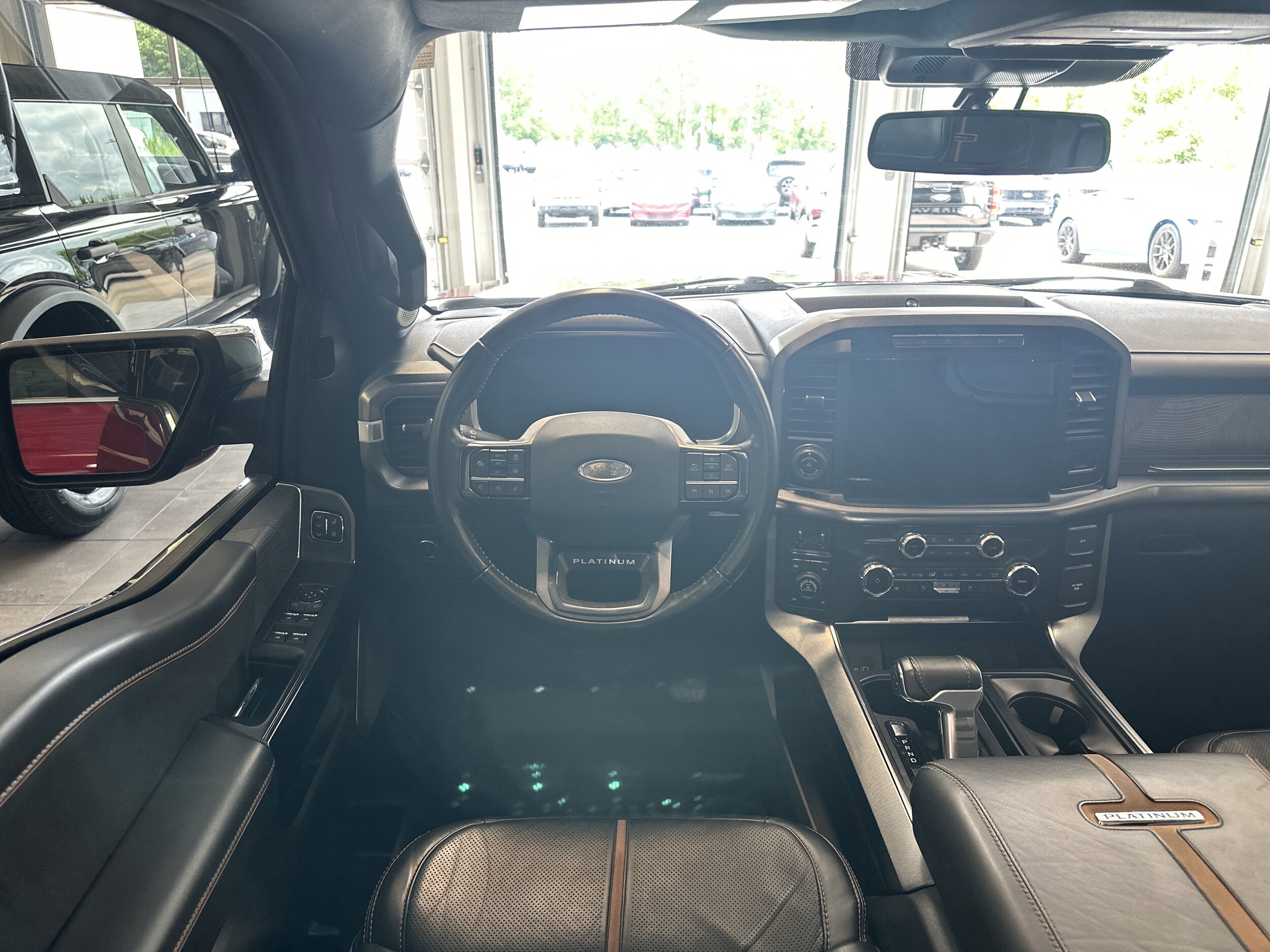 2022 Ford F-150 Platinum photo 2