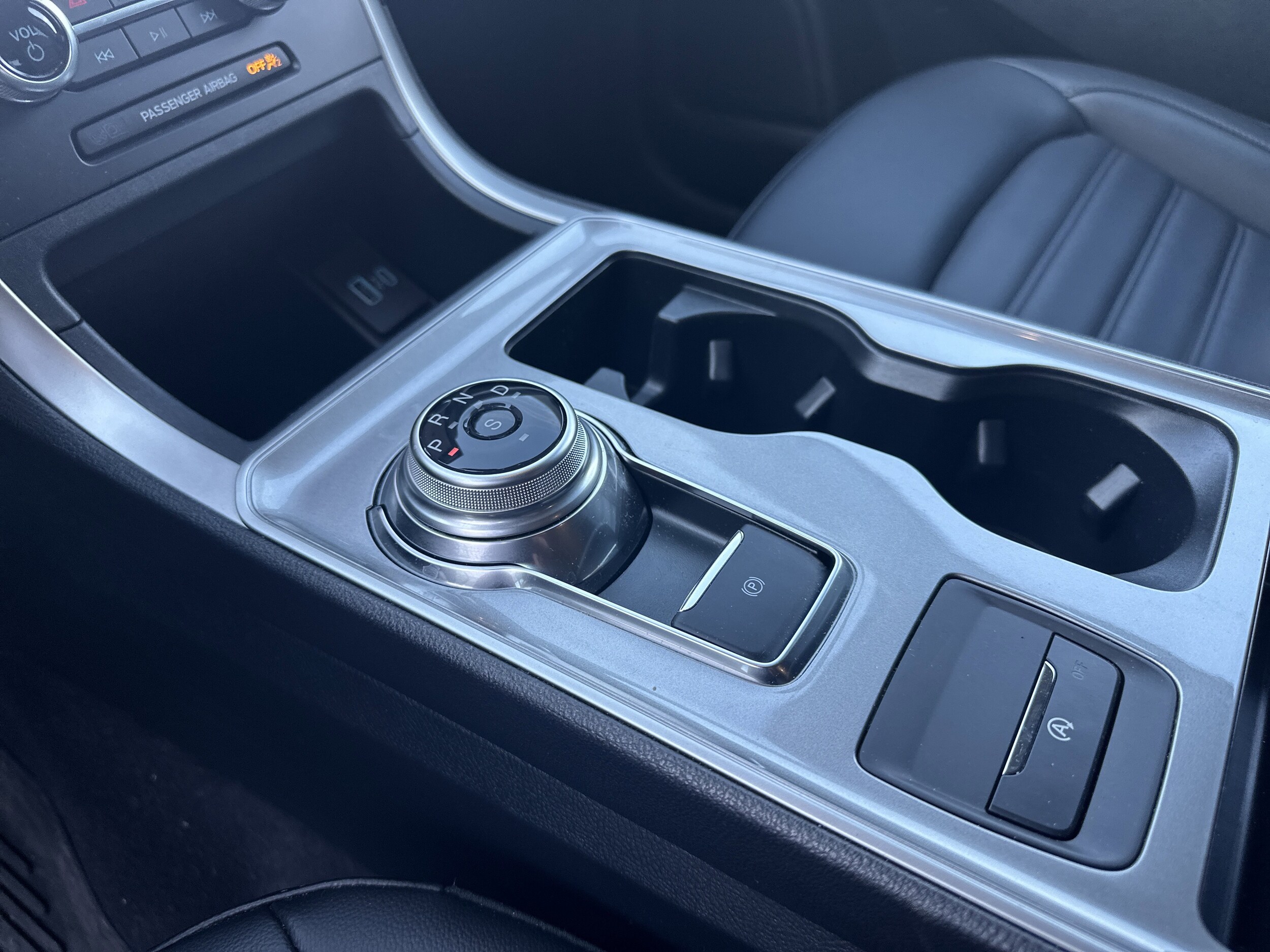 2024 Ford Edge SEL photo 4