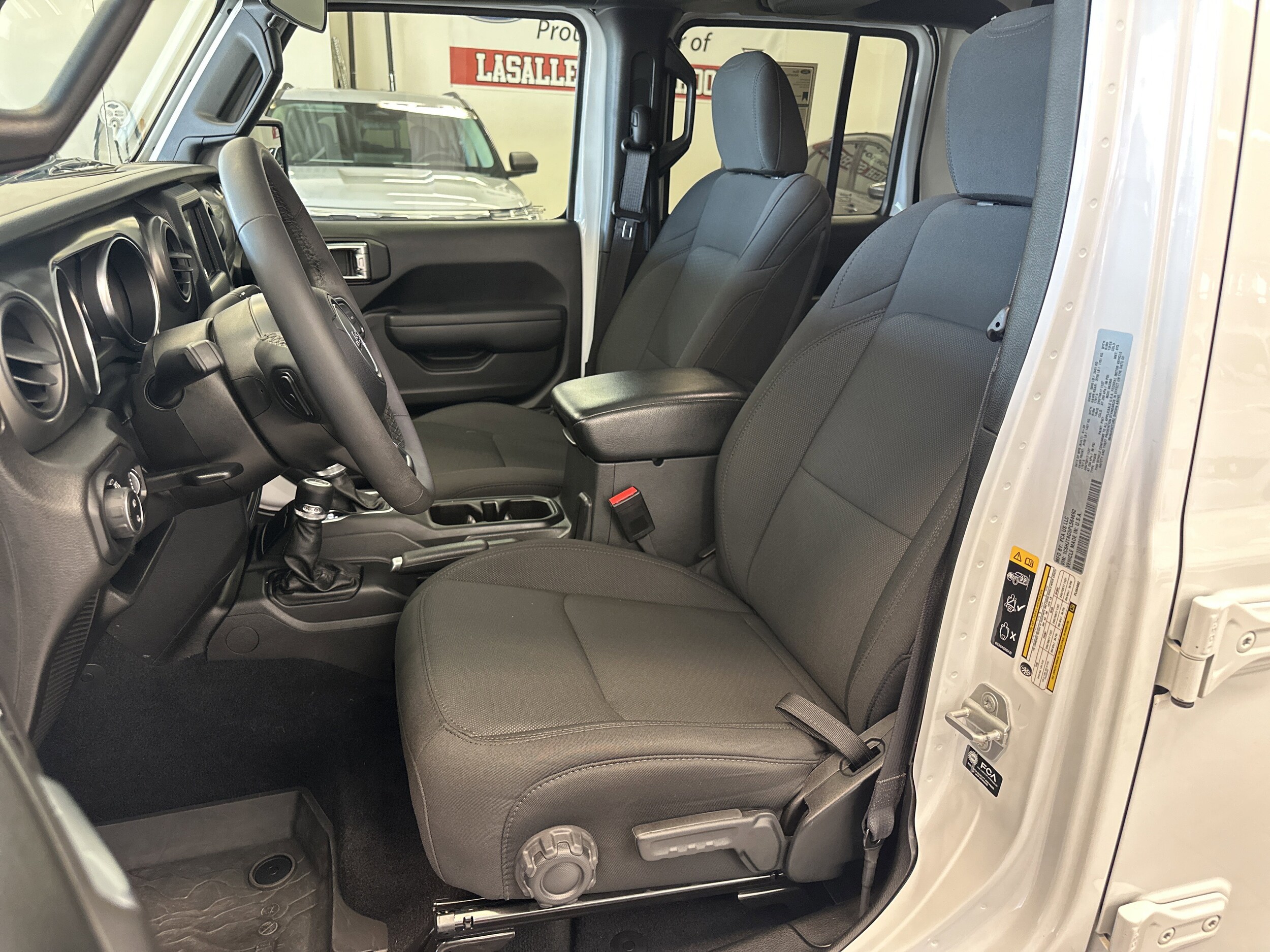 2023 Jeep Gladiator Sport S photo 3