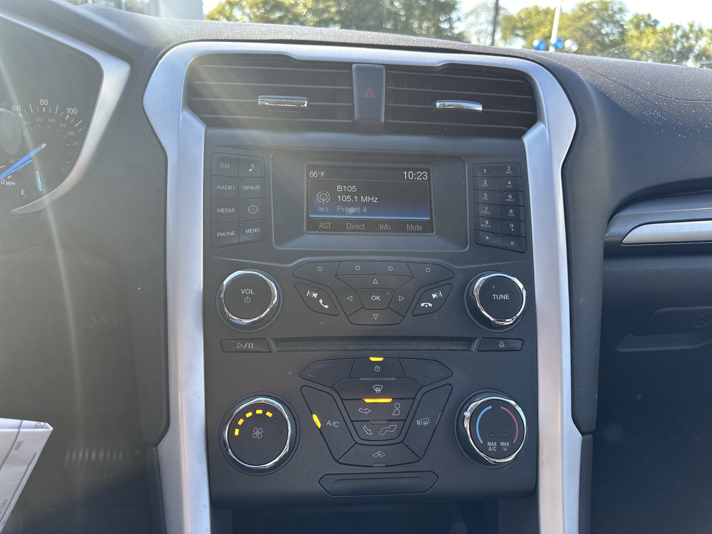 2015 Ford Fusion SE photo 3