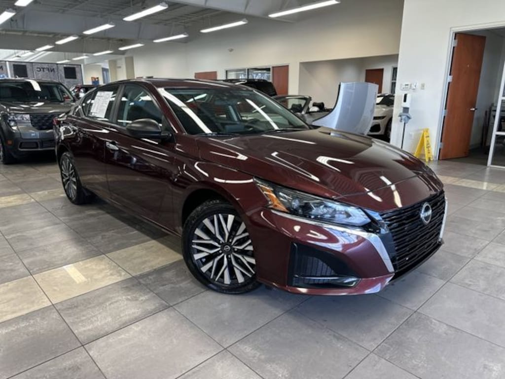 Used 2024 Nissan Altima 2.5 SV Sedan