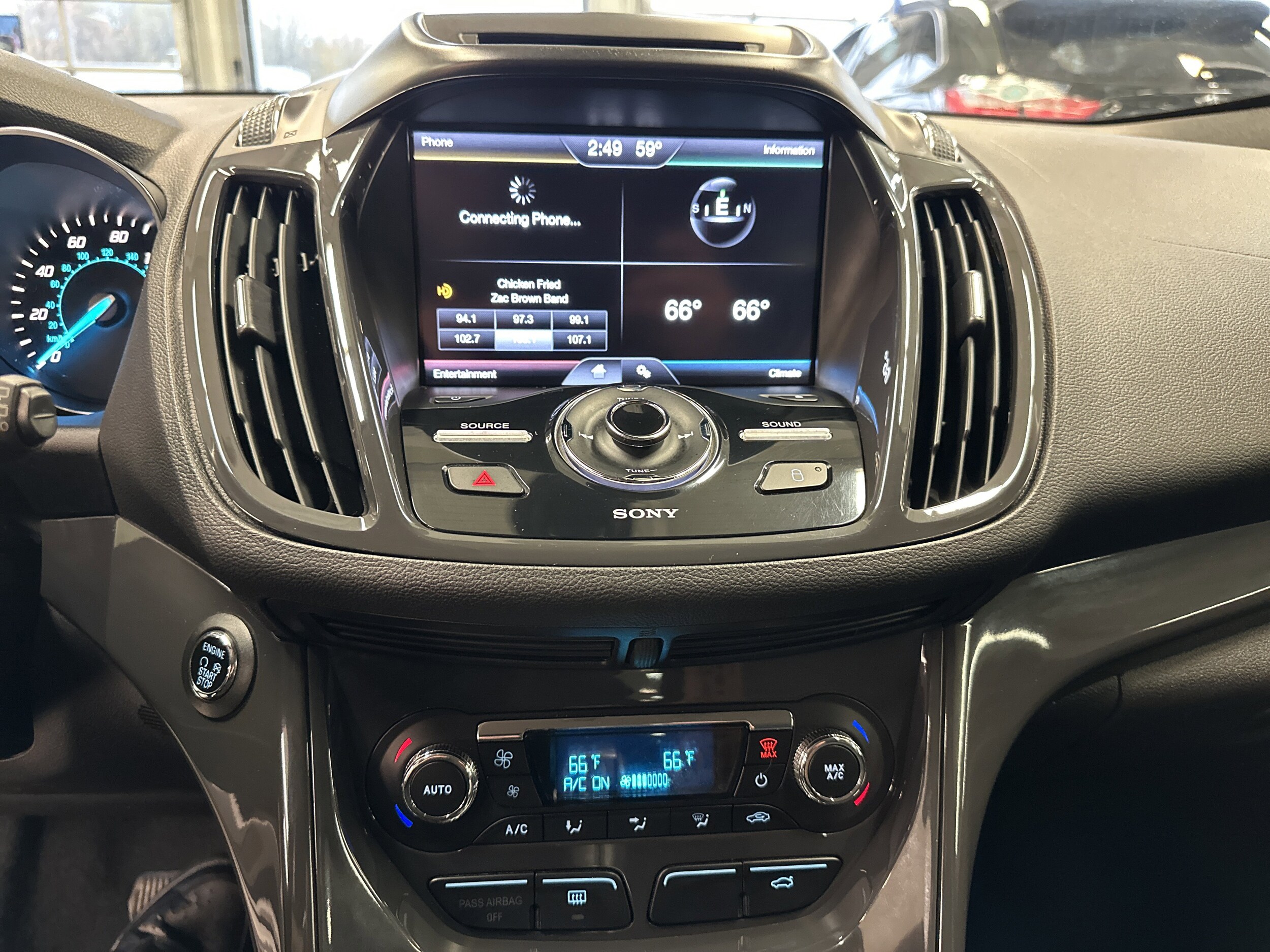 2014 Ford Escape Titanium photo 2