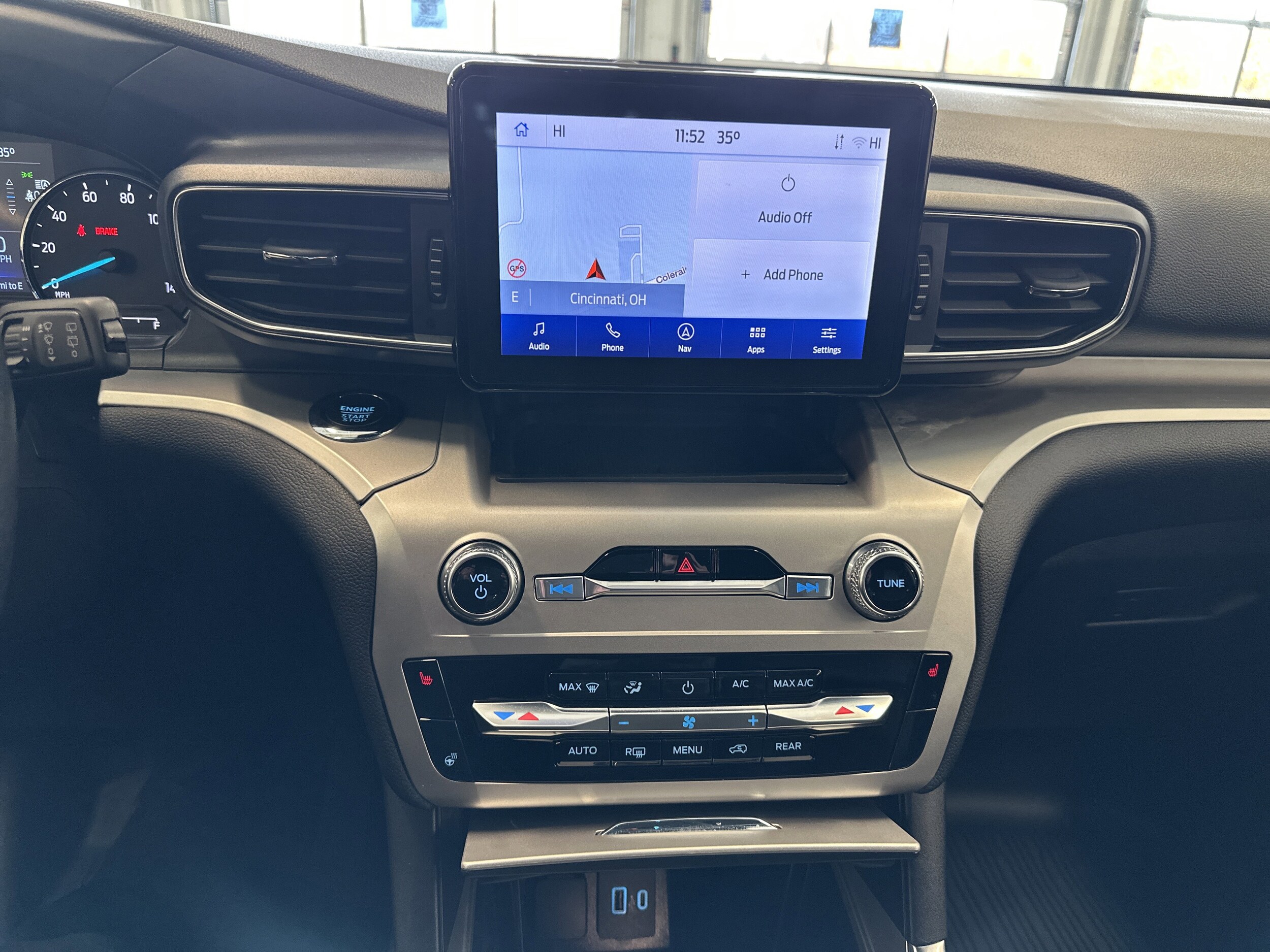 2022 Ford Explorer XLT photo 3