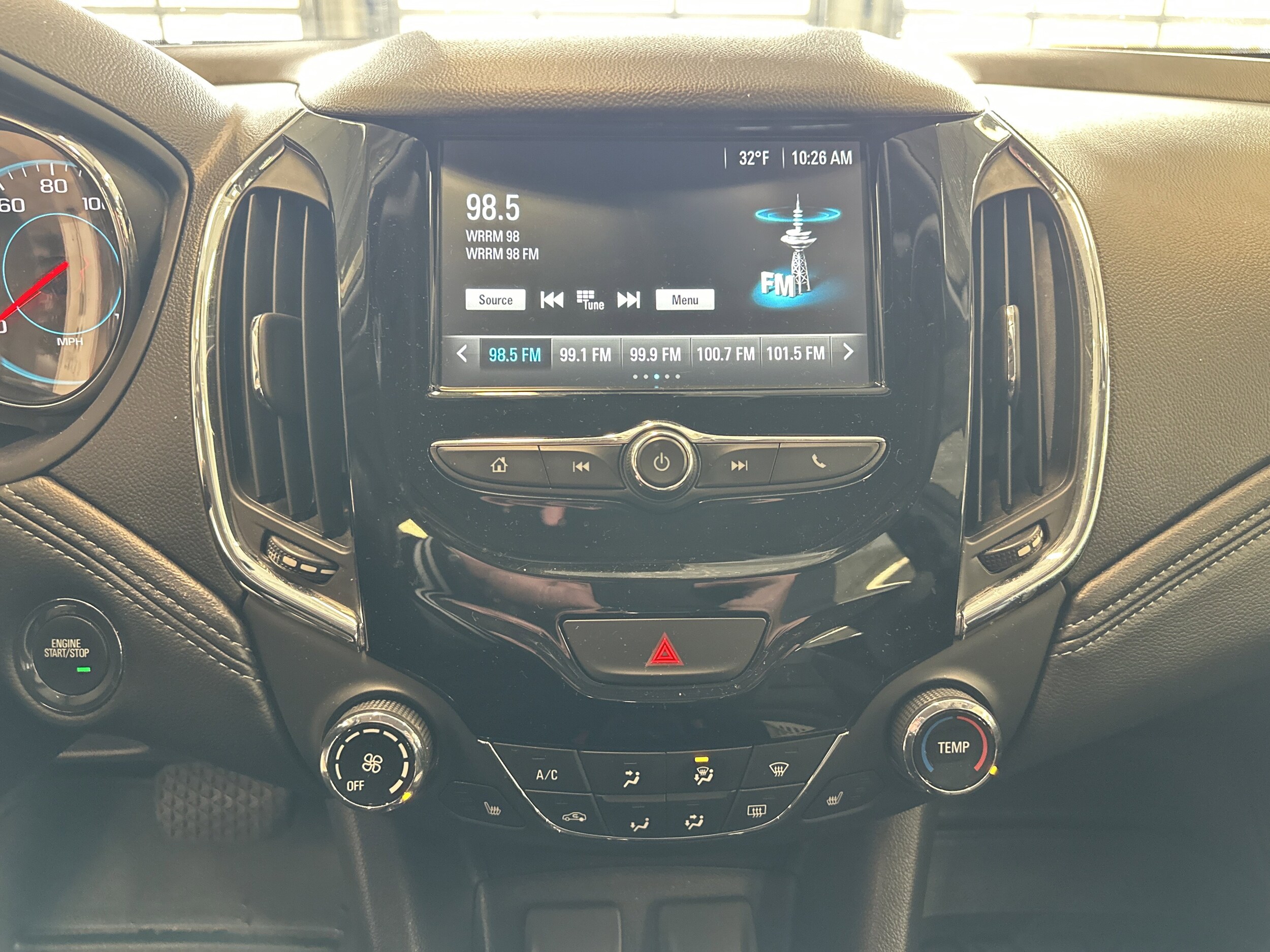 2018 Chevrolet Cruze Premier photo 3