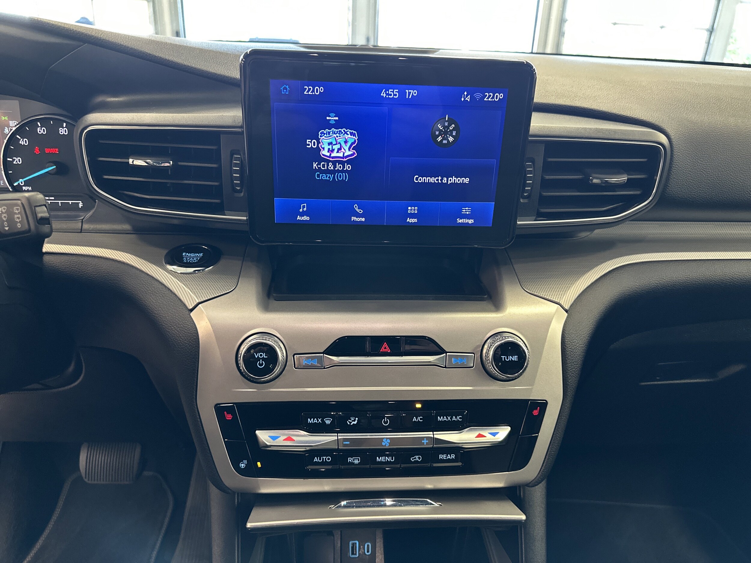 2022 Ford Explorer XLT photo 3