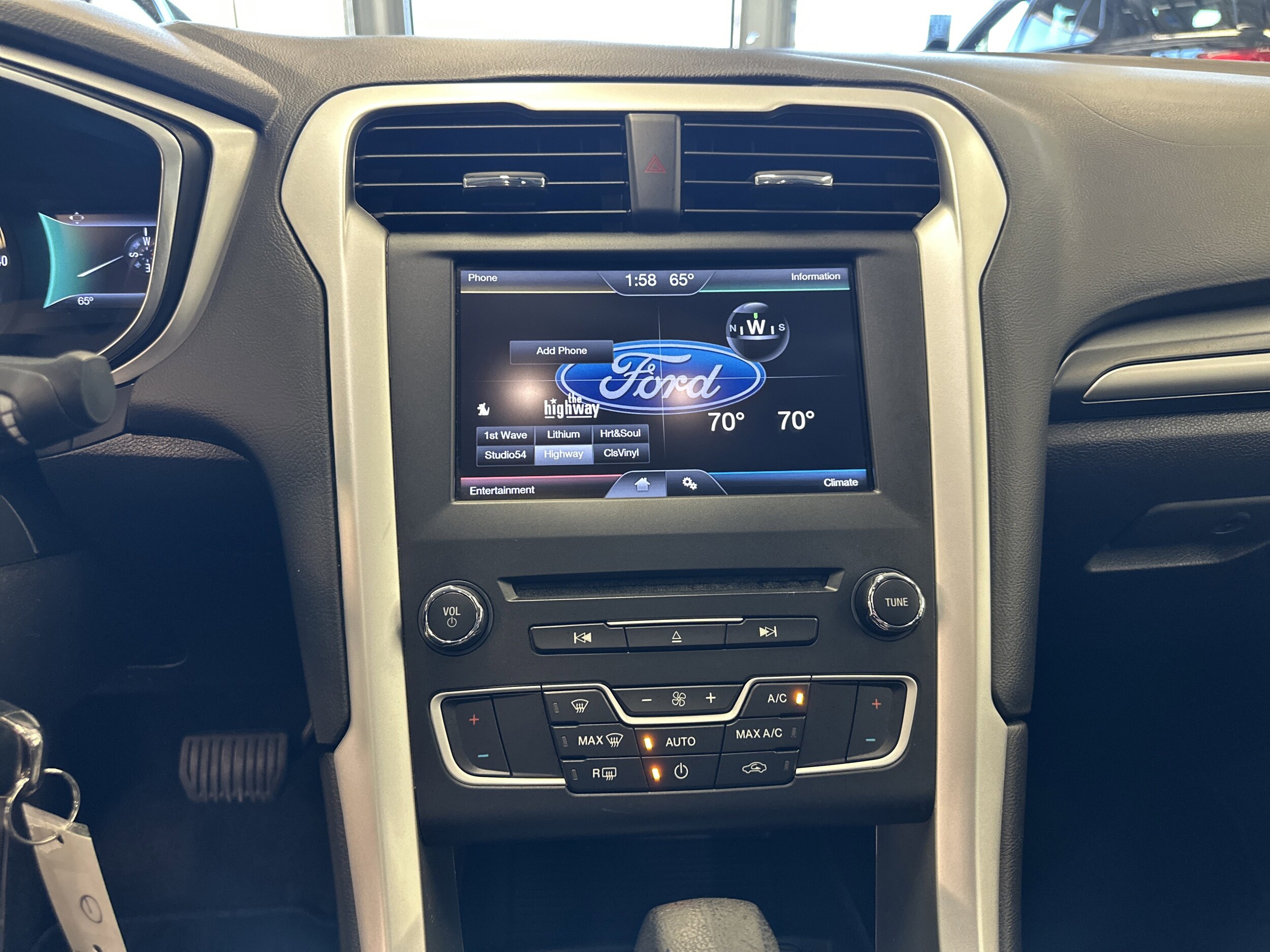 2016 Ford Fusion SE photo 3
