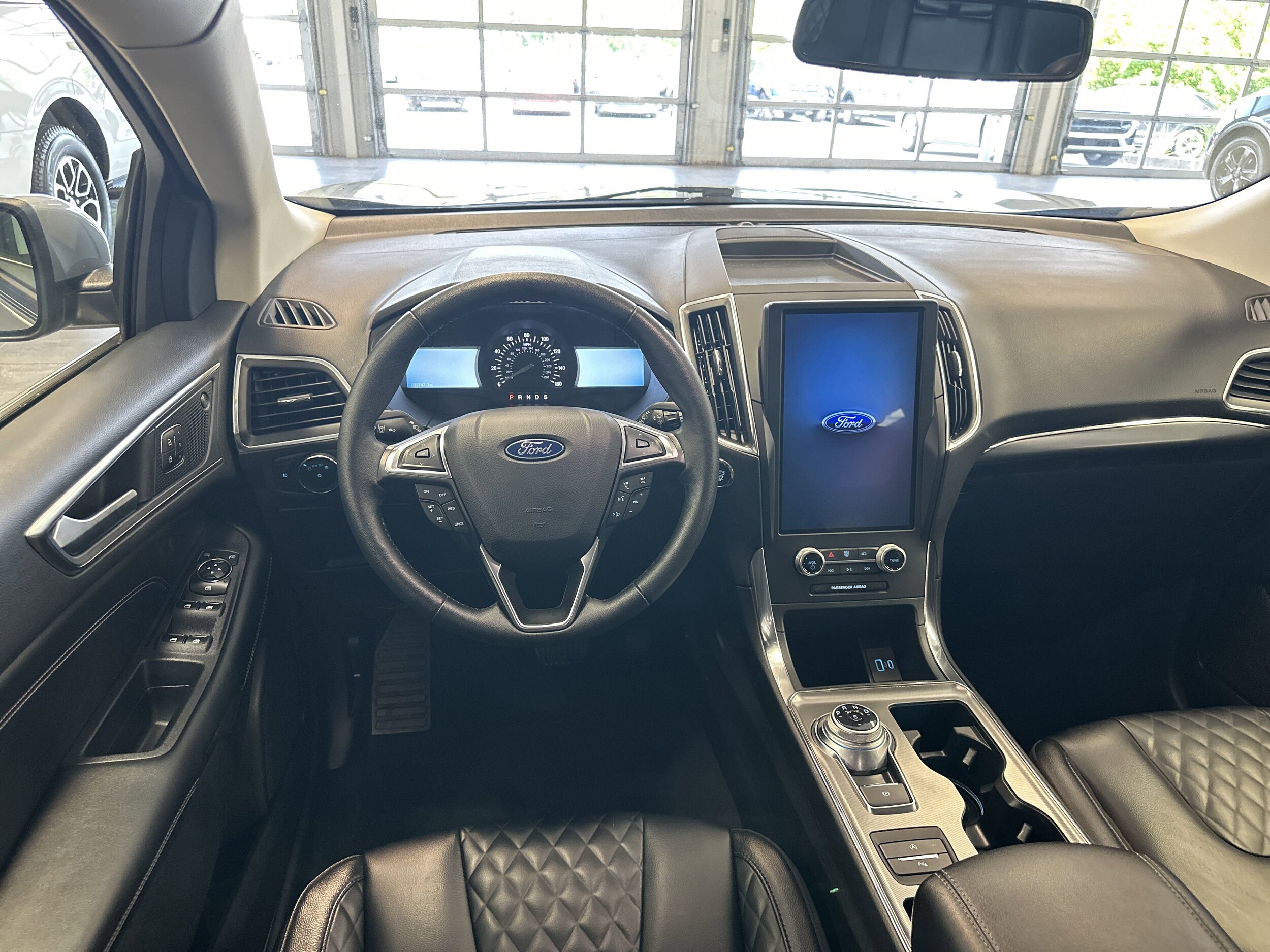 2024 Ford Edge Titanium photo 2