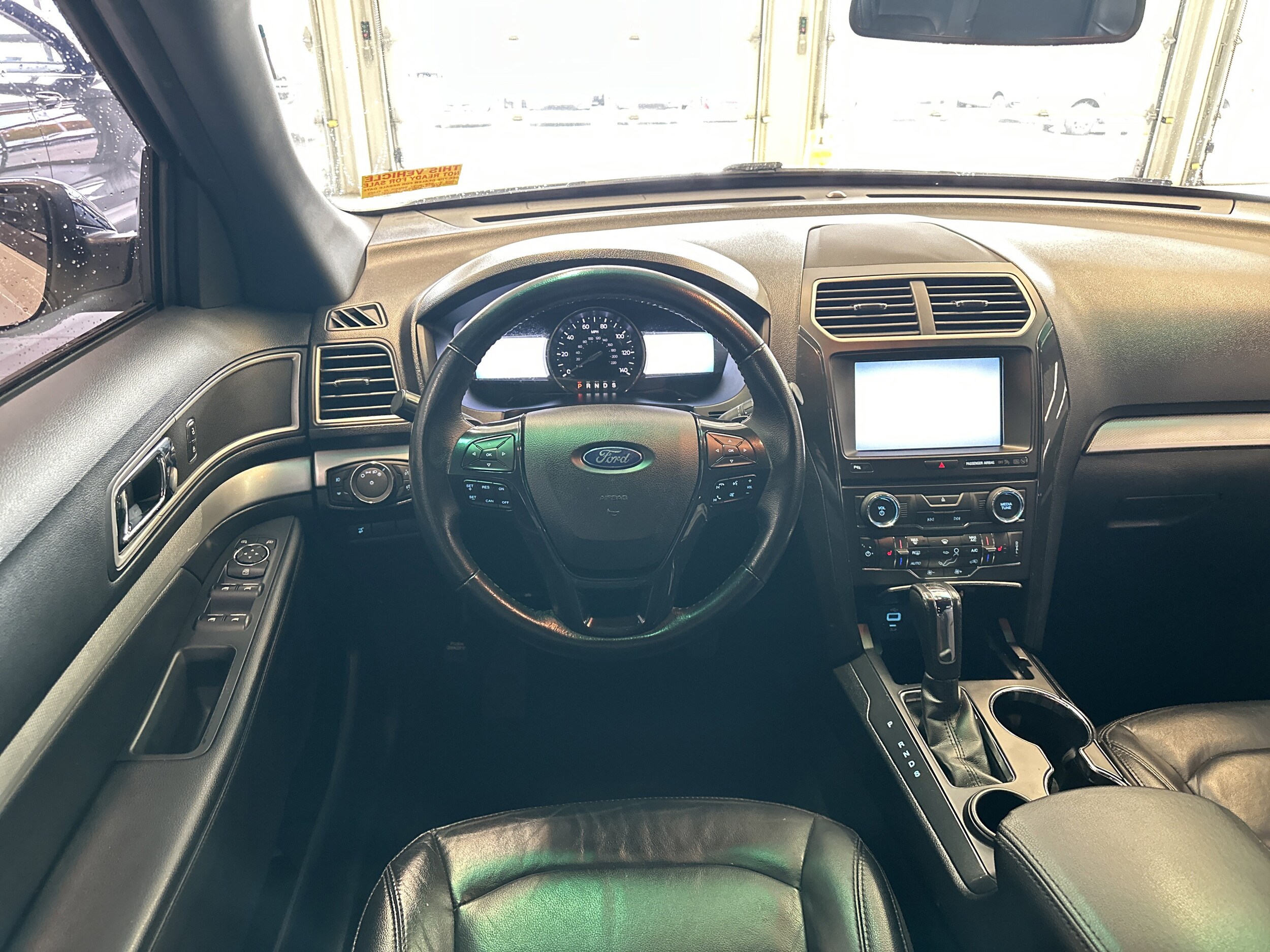 2016 Ford Explorer XLT photo 2