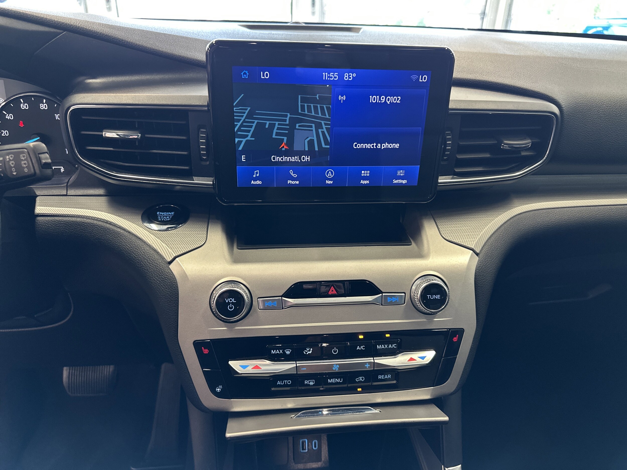 2022 Ford Explorer XLT photo 3