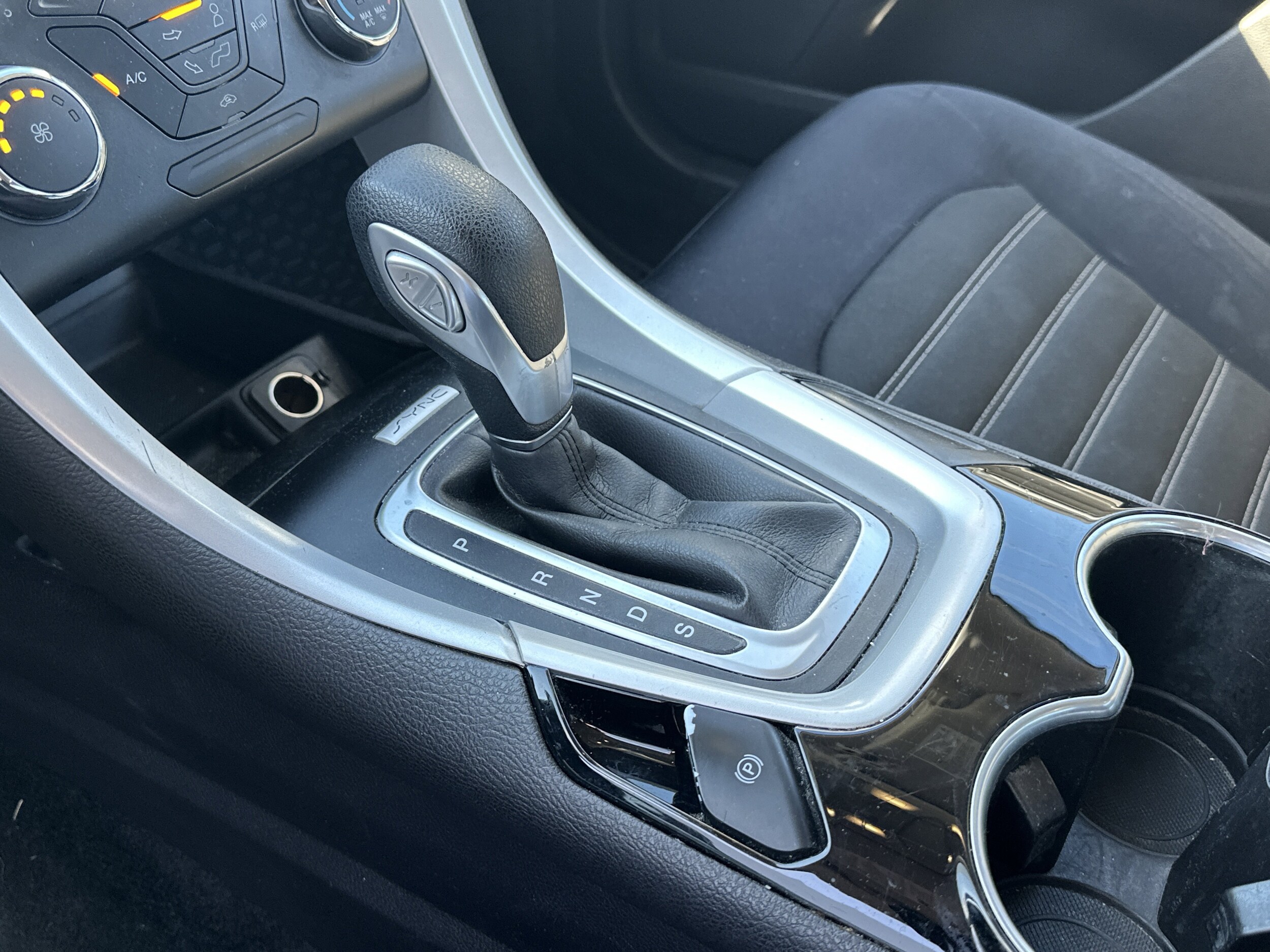 2015 Ford Fusion SE photo 4