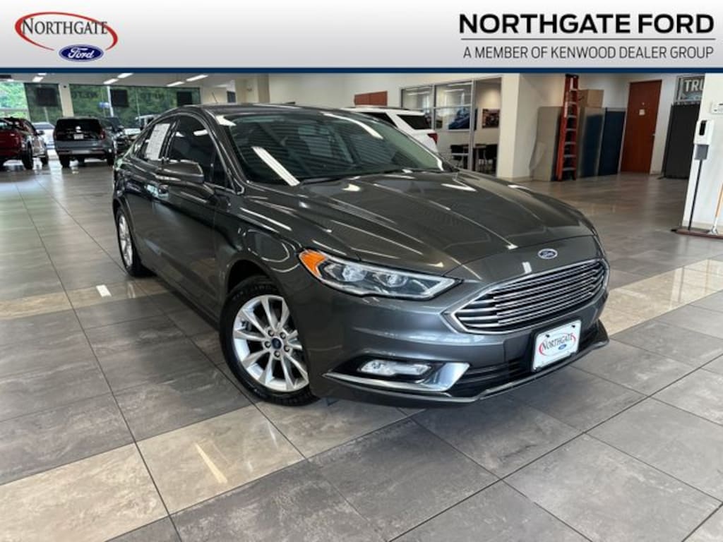 Used 2017 Ford Fusion SE Sedan