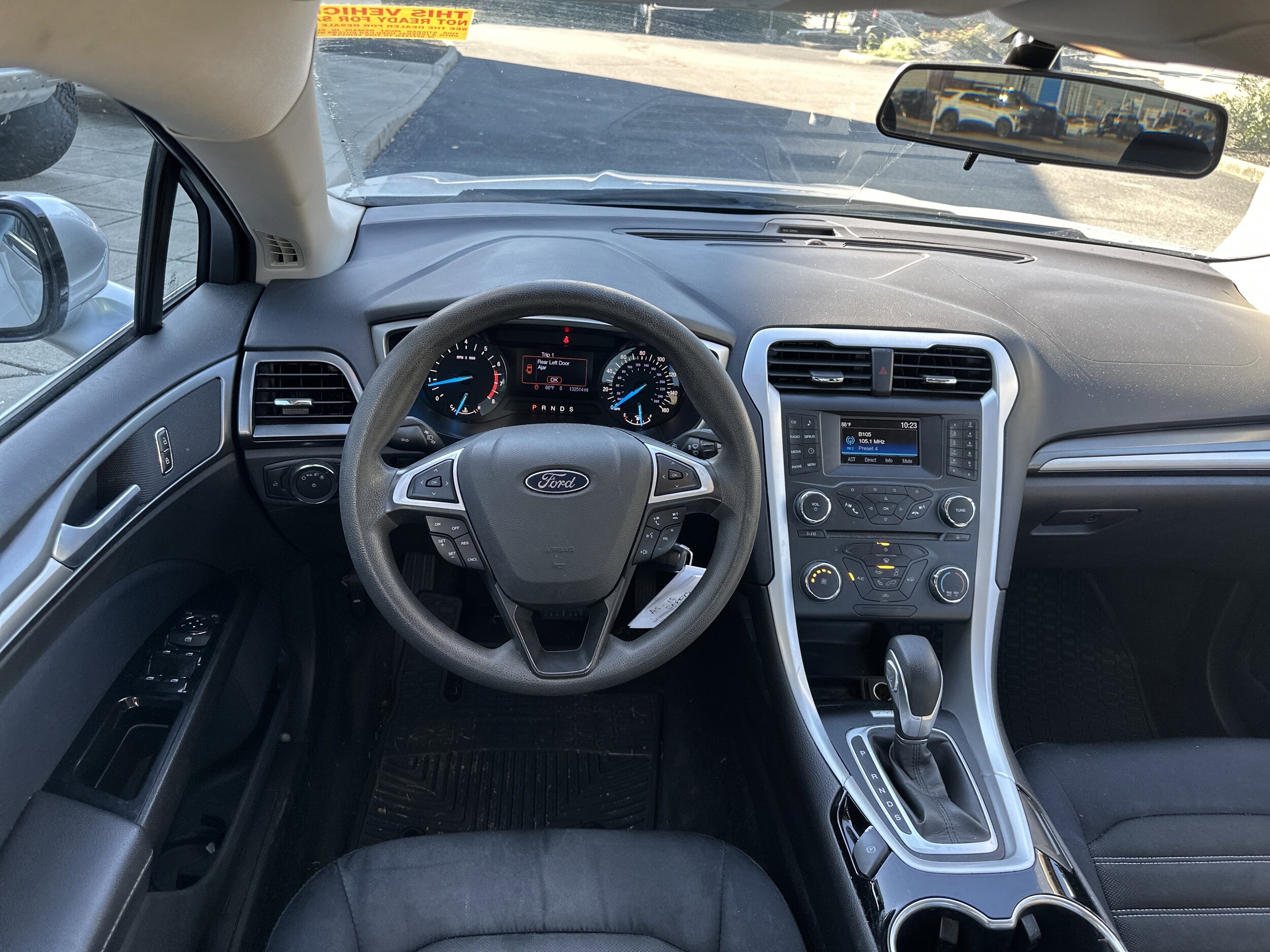 2015 Ford Fusion SE photo 2
