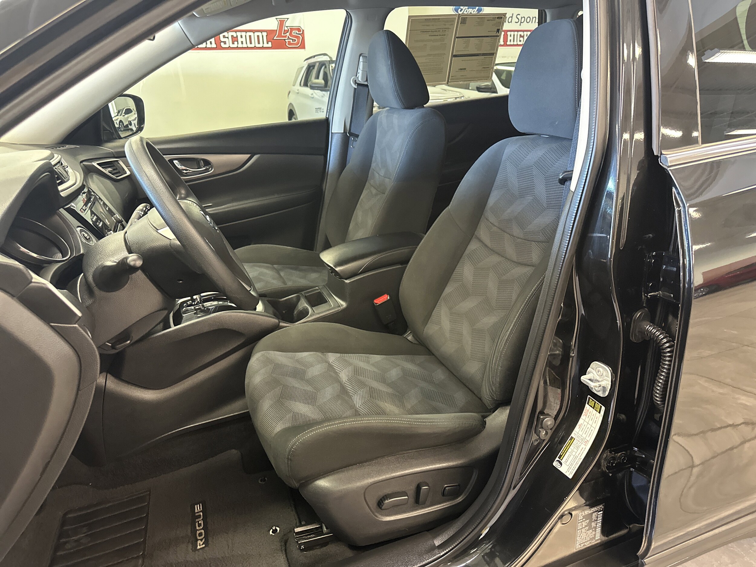 2016 Nissan Rogue SV photo 4