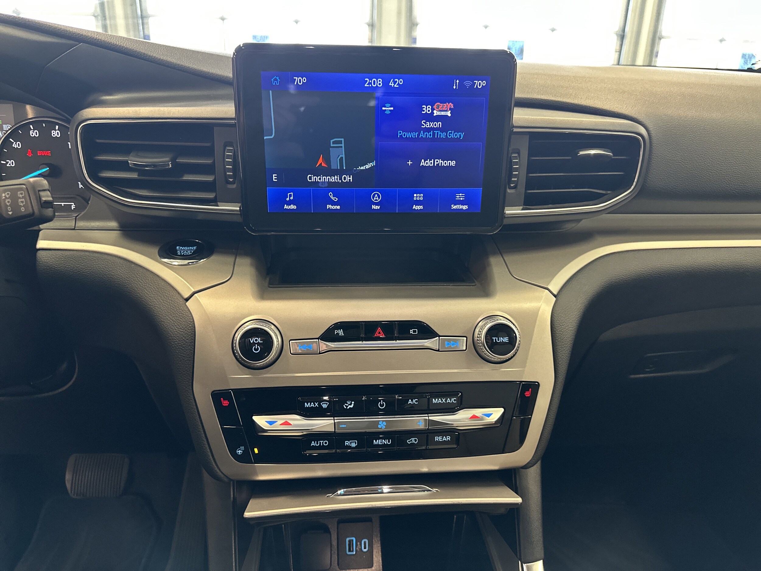 2023 Ford Explorer XLT photo 3