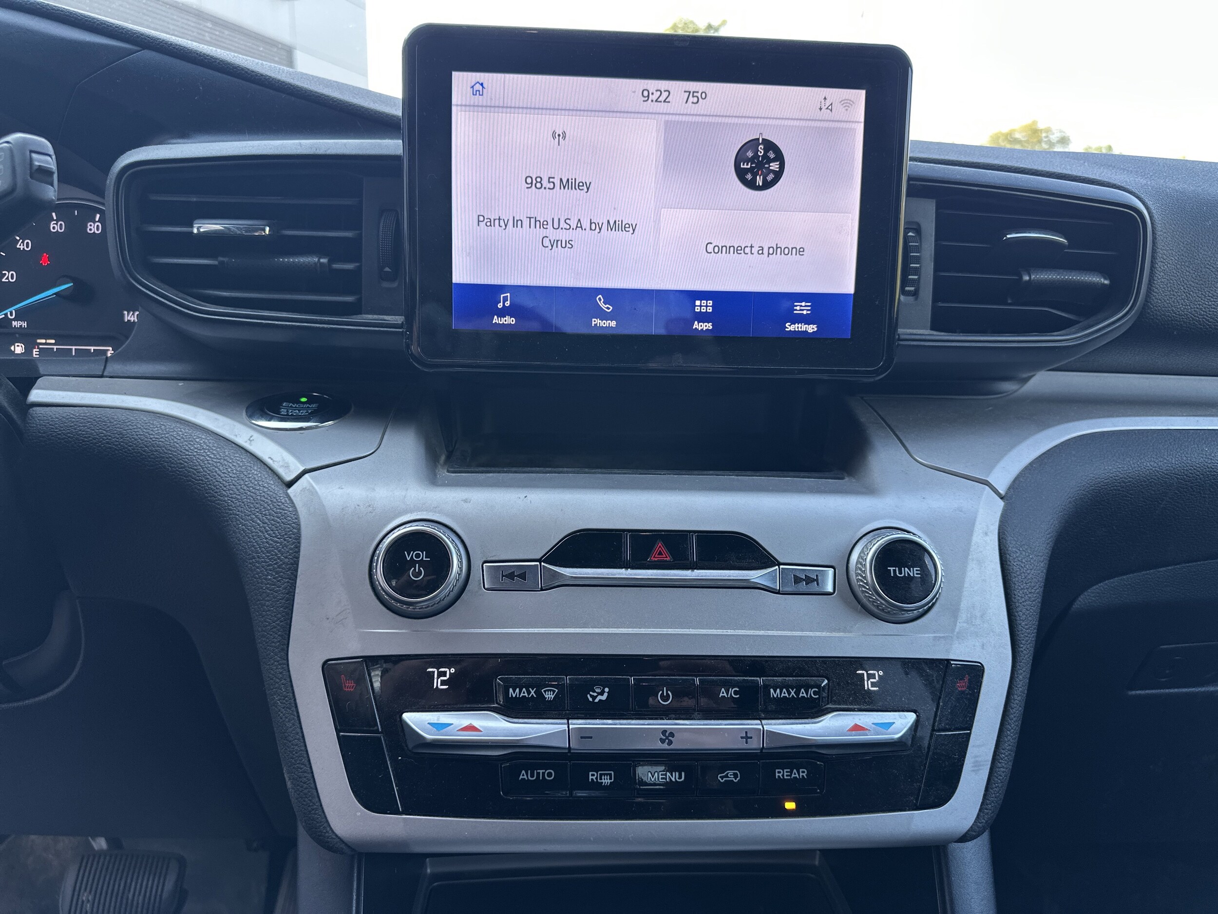 2021 Ford Explorer XLT photo 2
