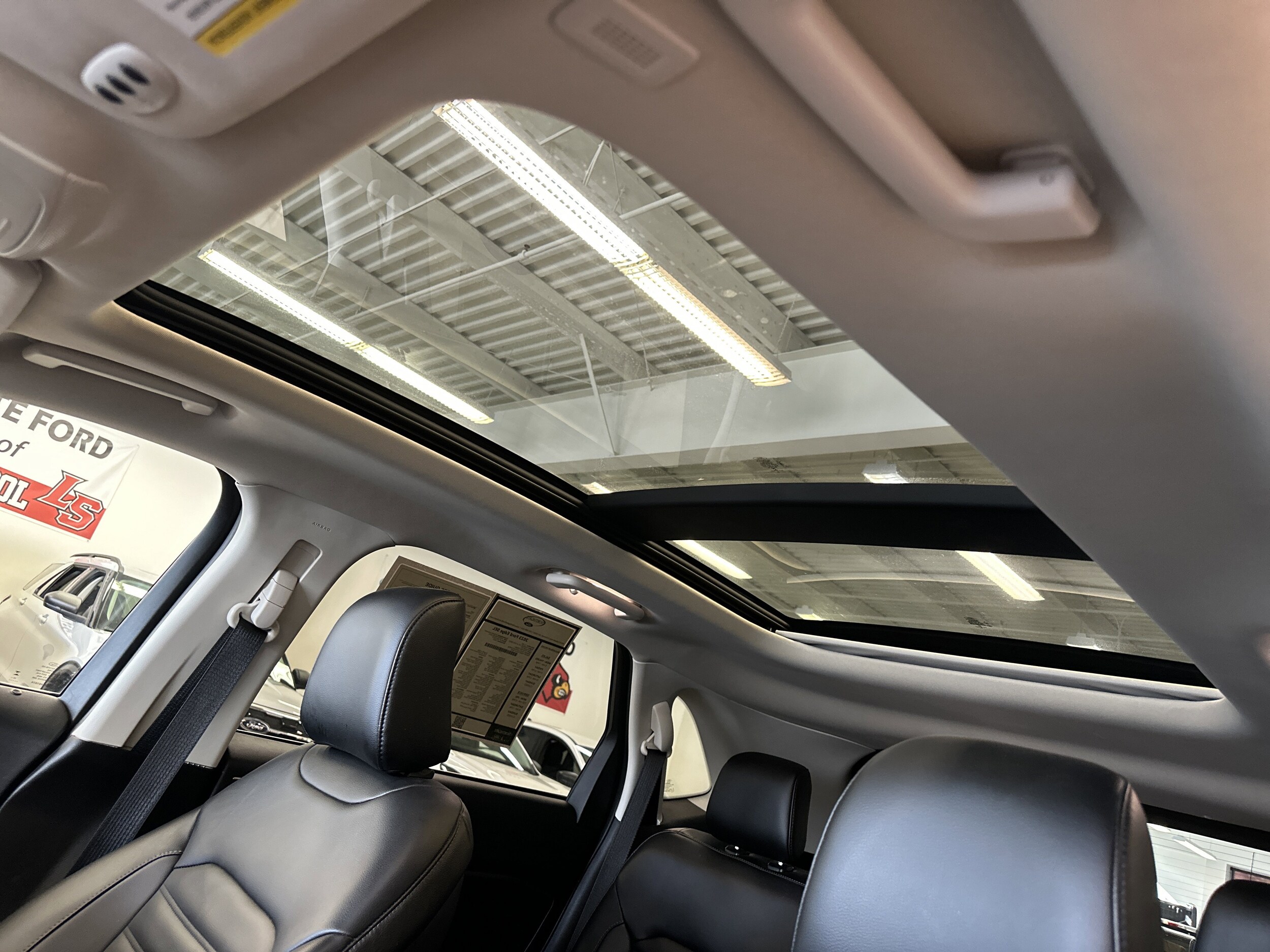 2023 Ford Edge SEL photo 4