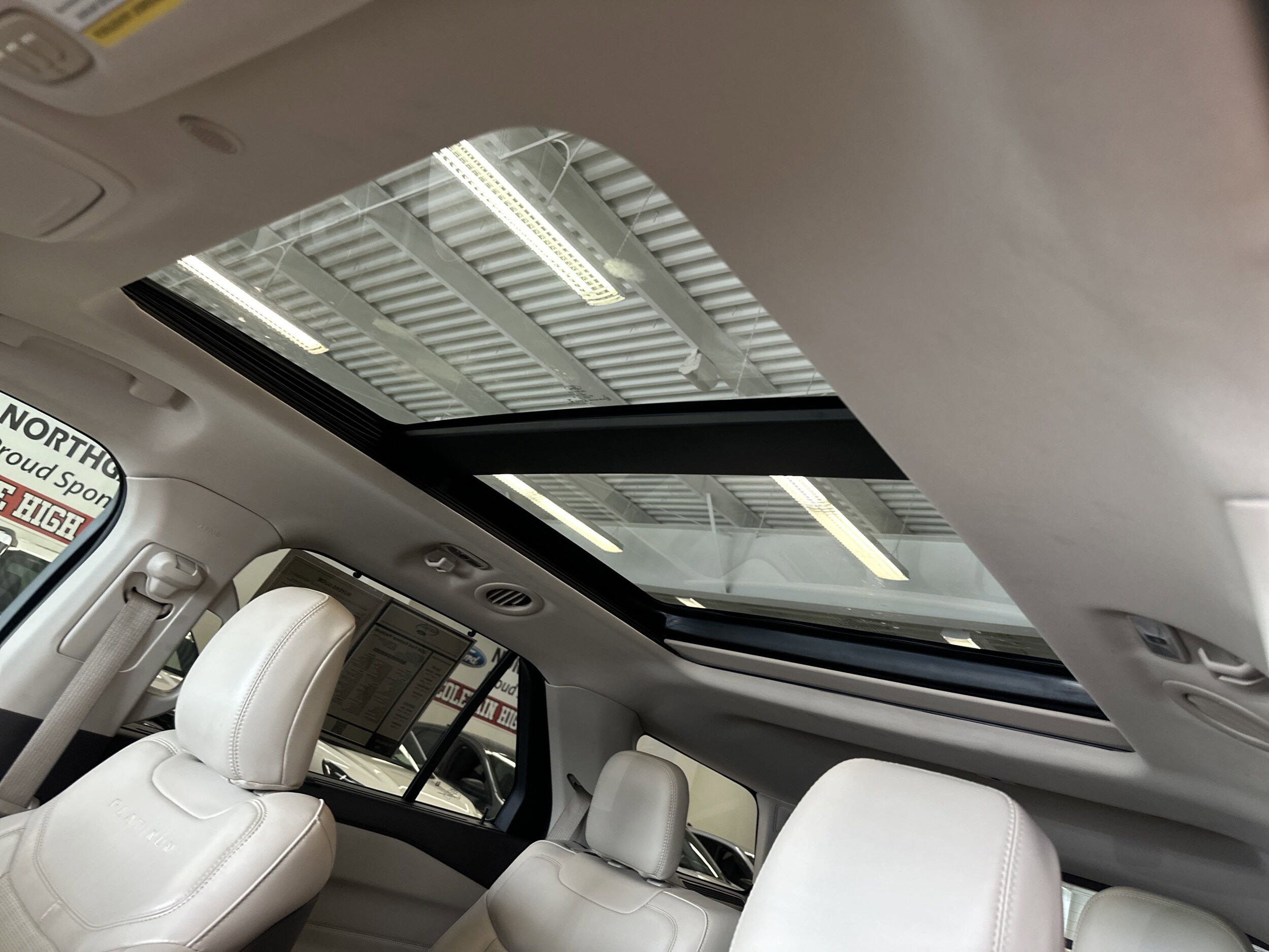 2020 Ford Explorer Platinum photo 4