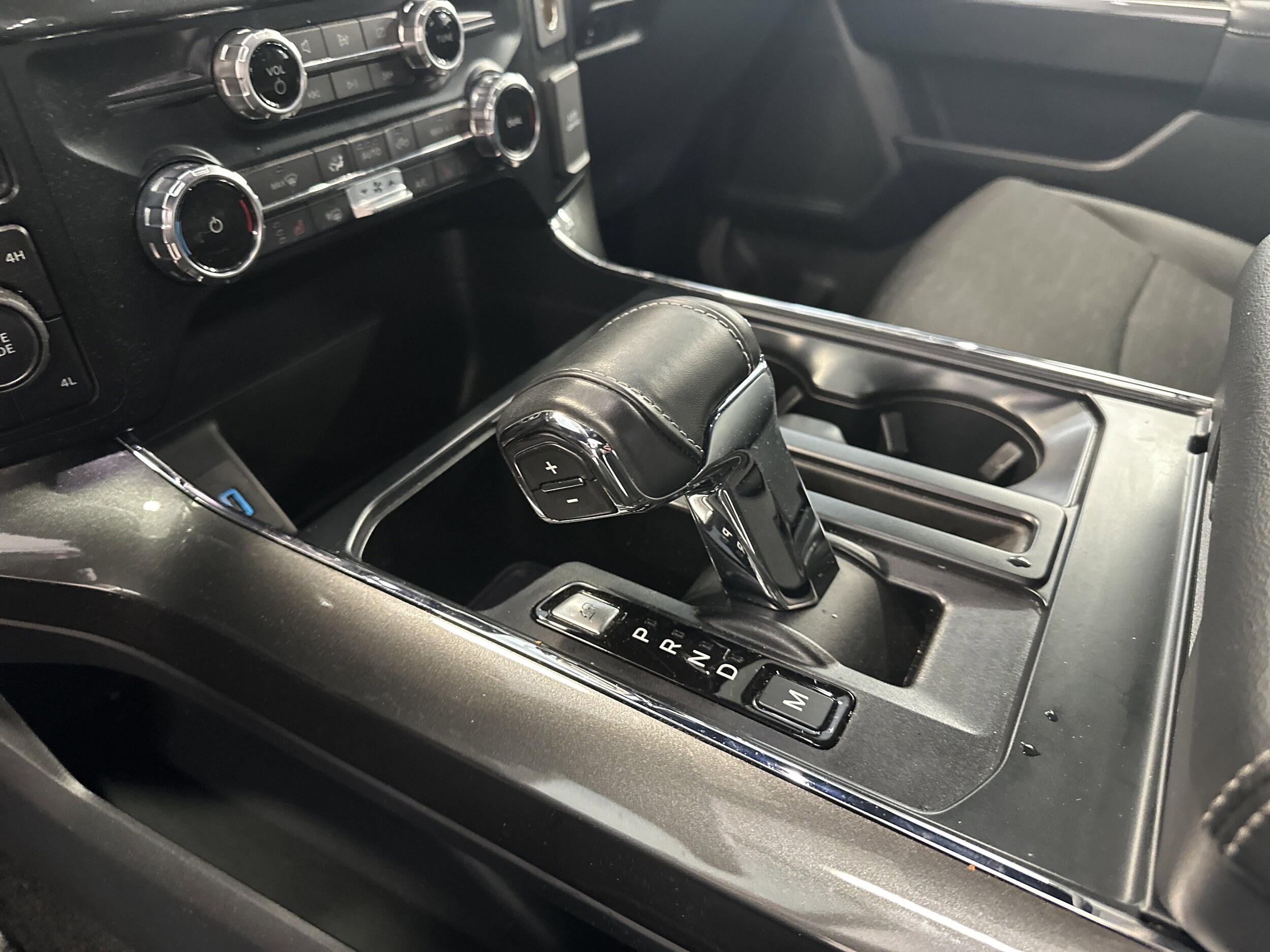 2023 Ford F-150 XLT photo 3