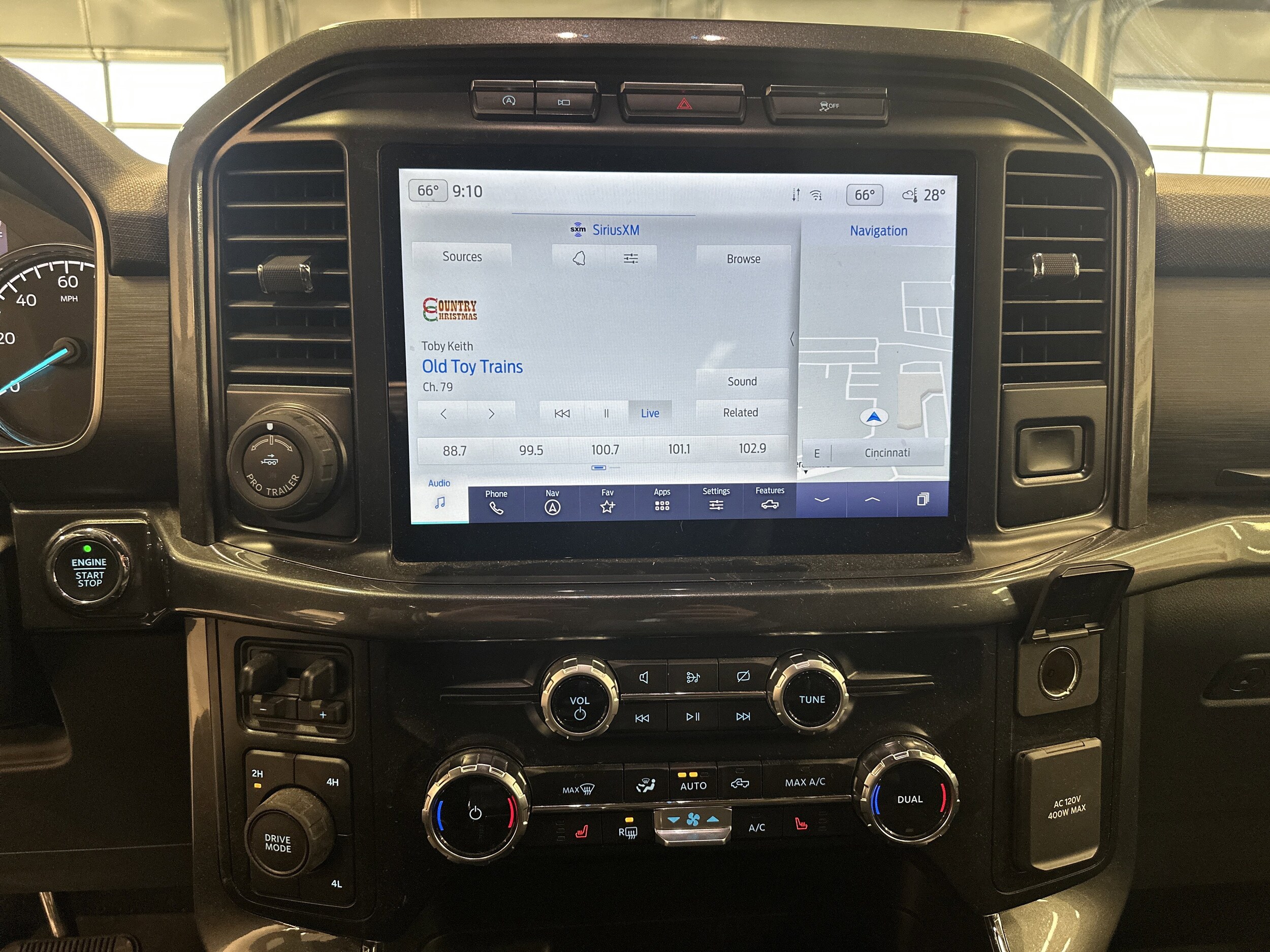 2023 Ford F-150 XLT photo 2