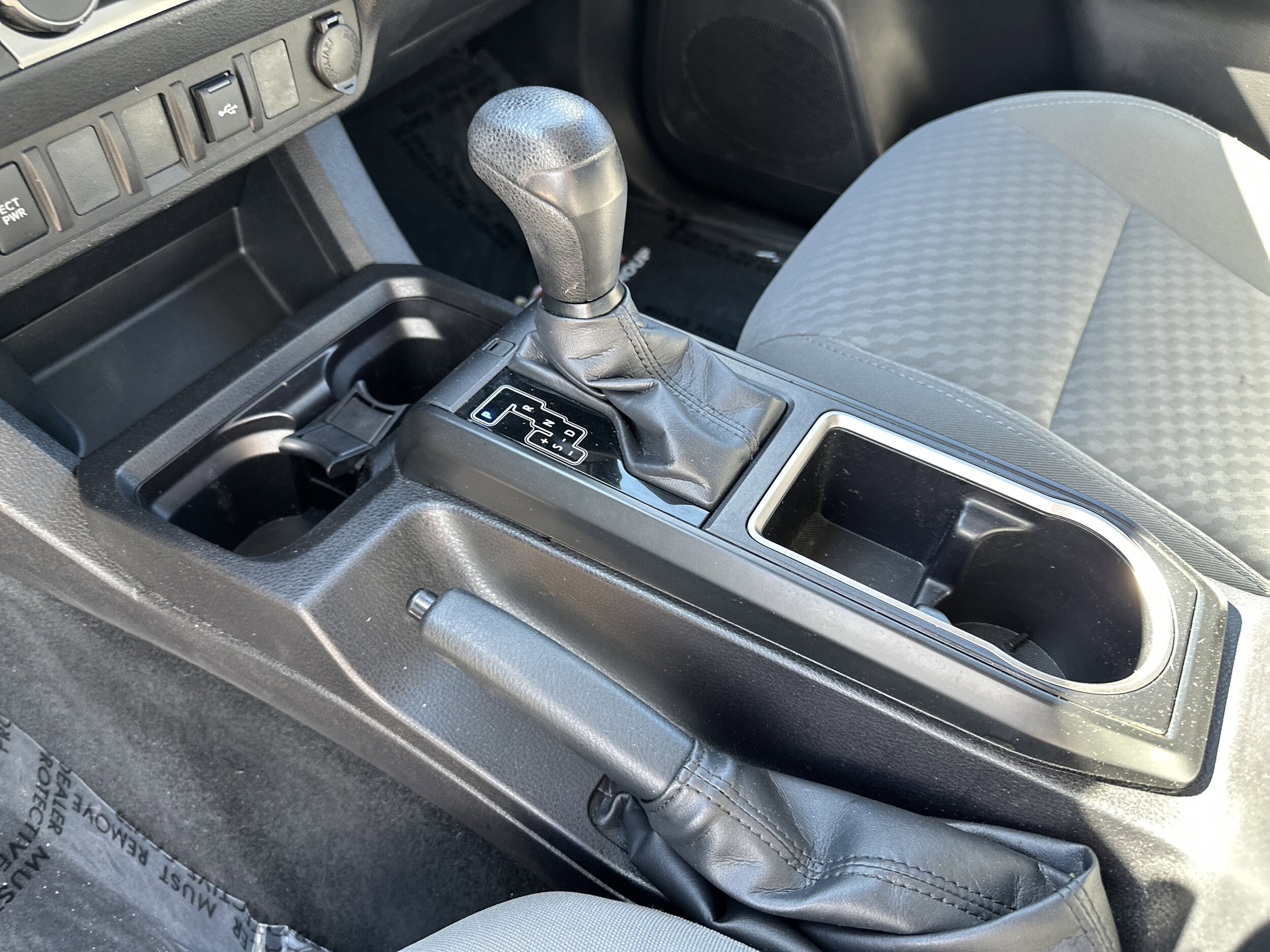 2023 Toyota Tacoma SR V6 photo 3