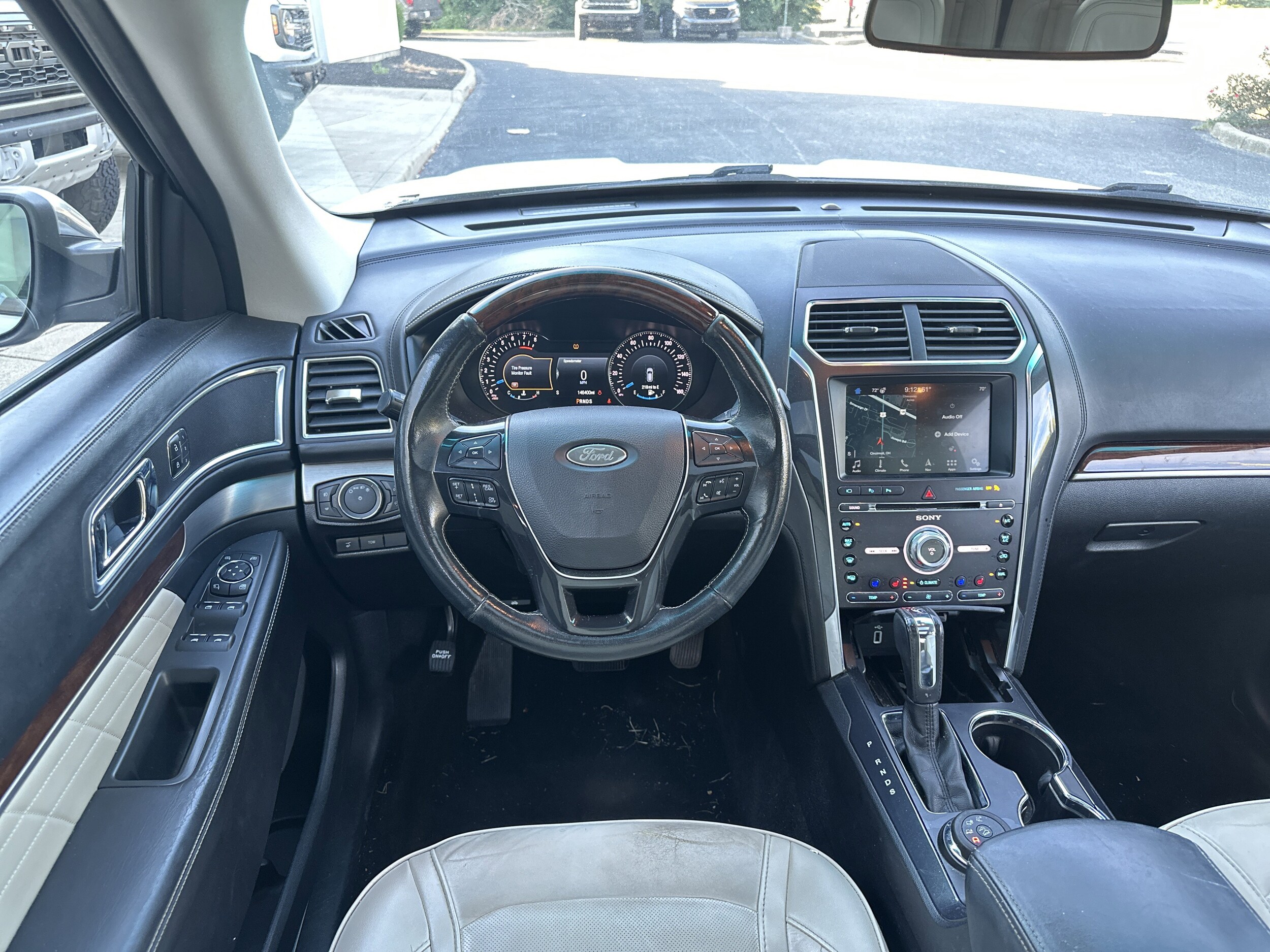 2017 Ford Explorer Platinum photo 2