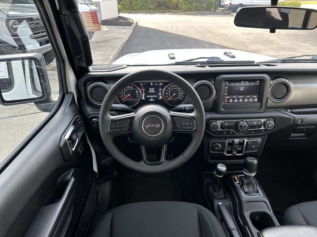 Used 2023 Jeep Gladiator Sport S Truck Crew Cab