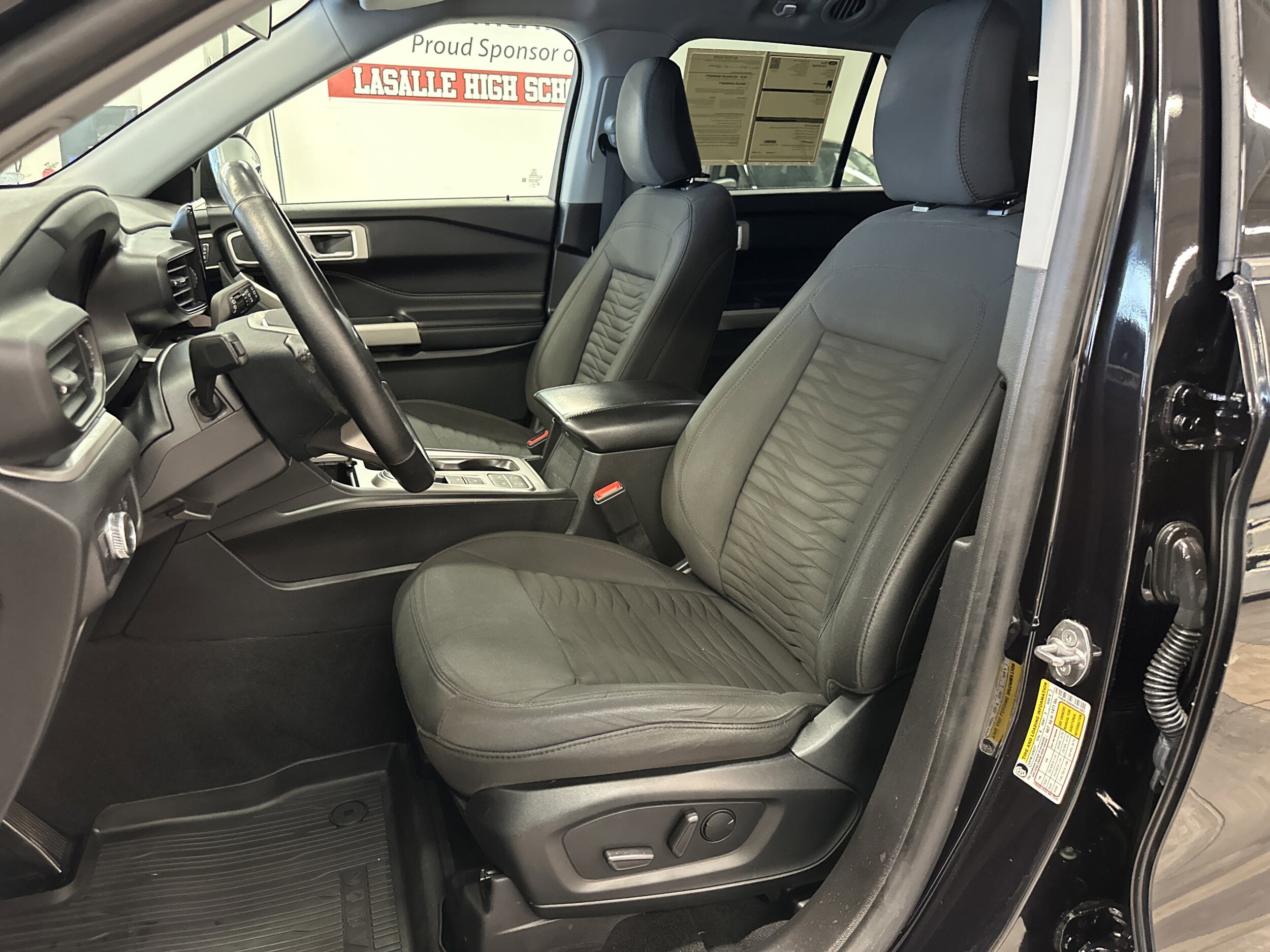 2021 Ford Explorer XLT photo 4