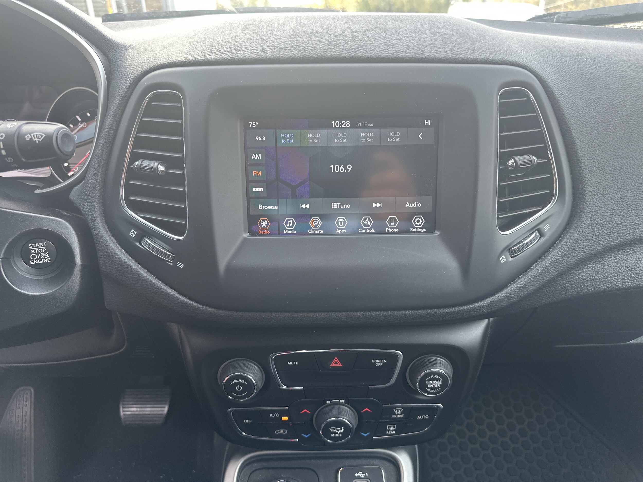 2021 Jeep Compass Latitude photo 2