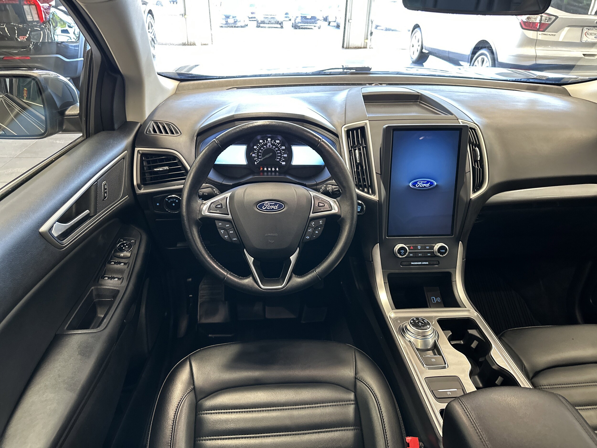 2023 Ford Edge SEL photo 2