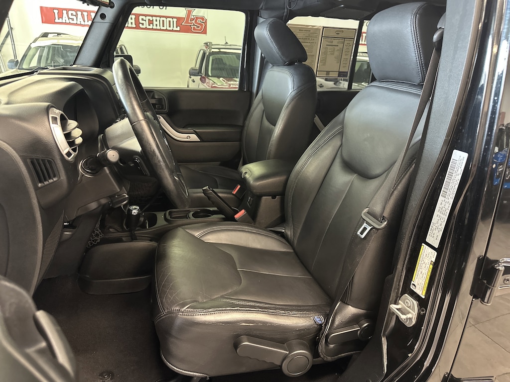 Used 2016 Jeep Wrangler Unlimited Sahara SUV