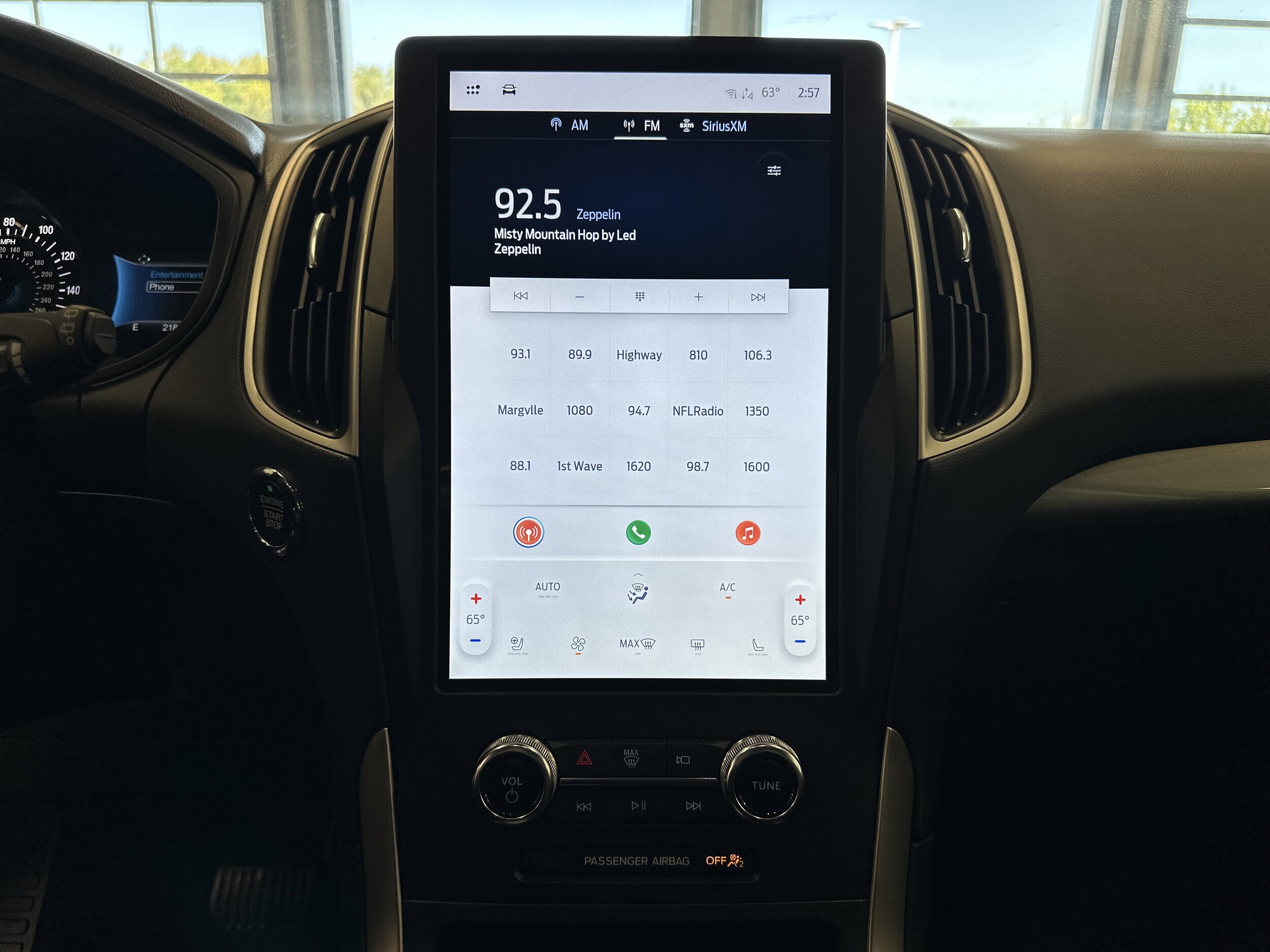 2024 Ford Edge SEL photo 3