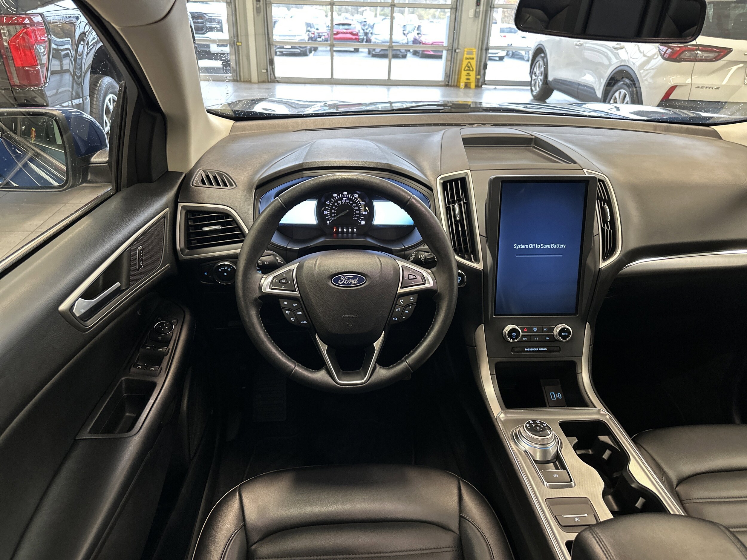 2022 Ford Edge SEL photo 2