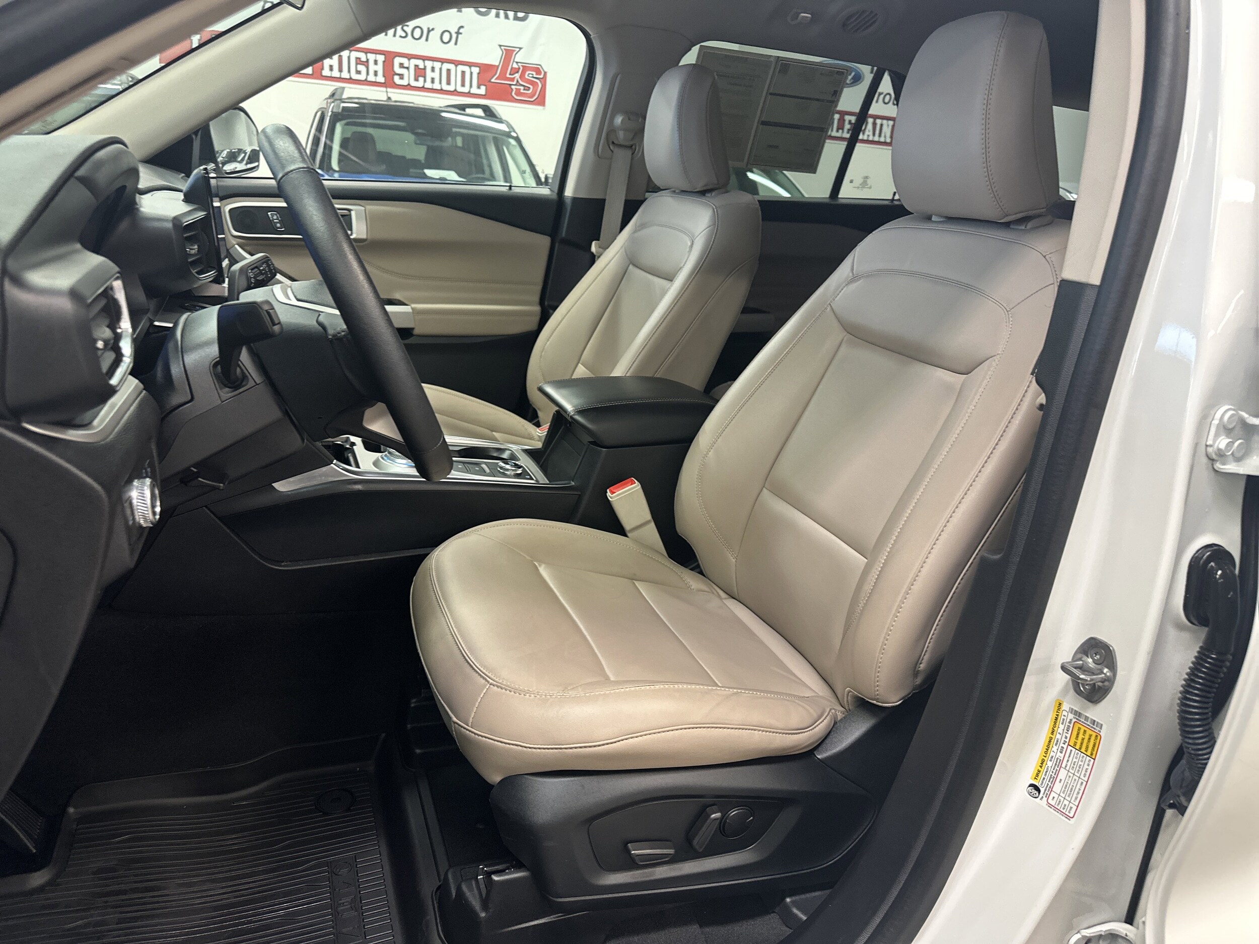 2022 Ford Explorer XLT photo 4