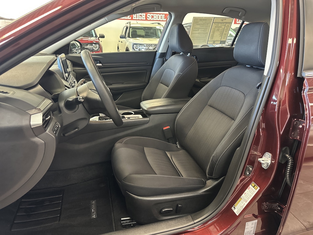 Used 2024 Nissan Altima 2.5 SV Sedan