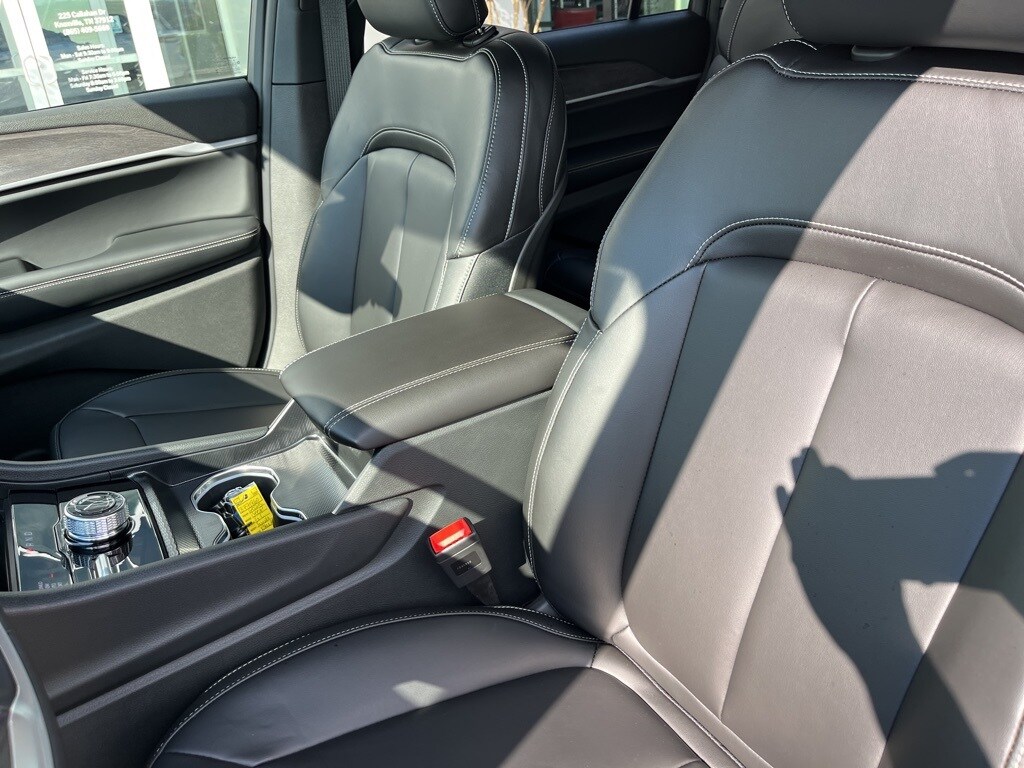 New 2025 Jeep Grand Cherokee L LIMITED 4X4 Sport Utility