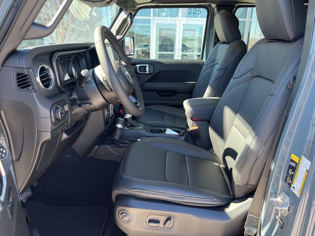 New 2026 Jeep Gladiator SAHARA 4X4 Pickup