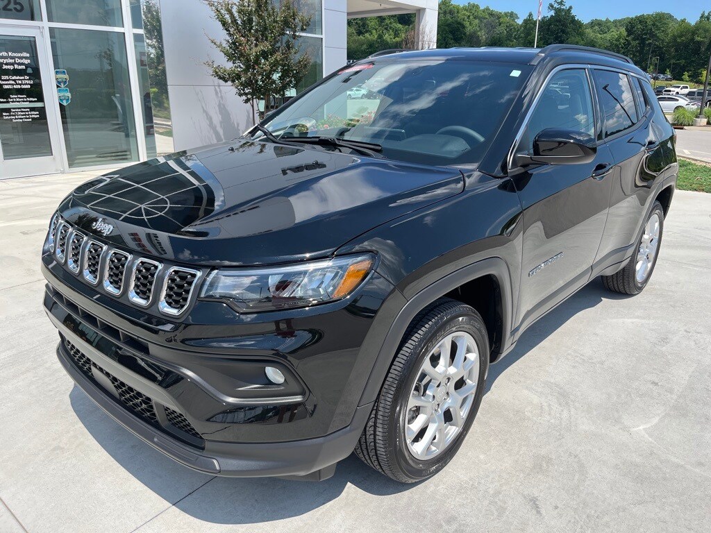 Used 2024 Jeep Compass Latitude Lux with VIN 3C4NJDFN0RT105876 for sale in Knoxville, TN