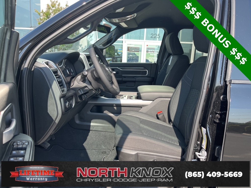 New 2025 Ram 3500 BIG HORN CREW CAB 4X4 8' BOX Pickup