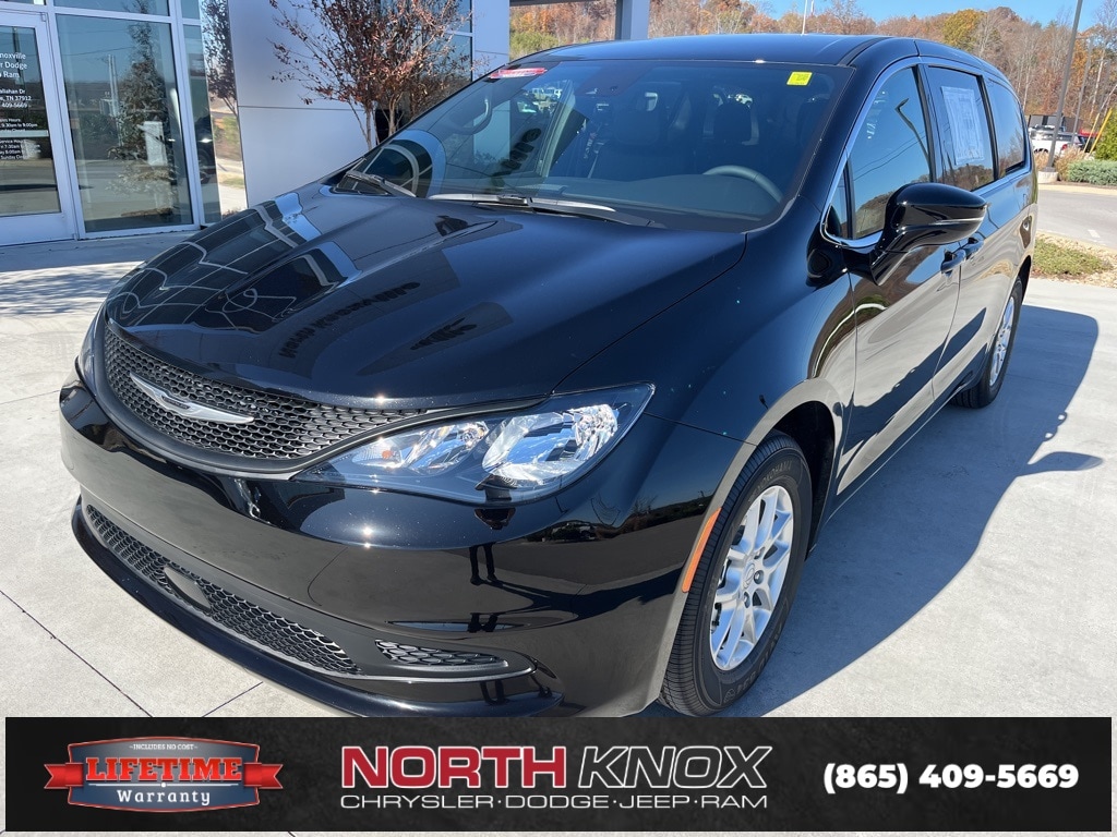 2026 Chrysler Voyager LX's photo