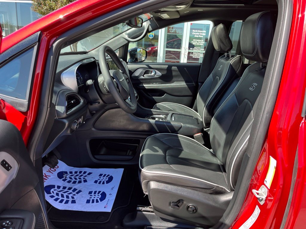 Used 2025 Chrysler Pacifica Limited Minivan/Van
