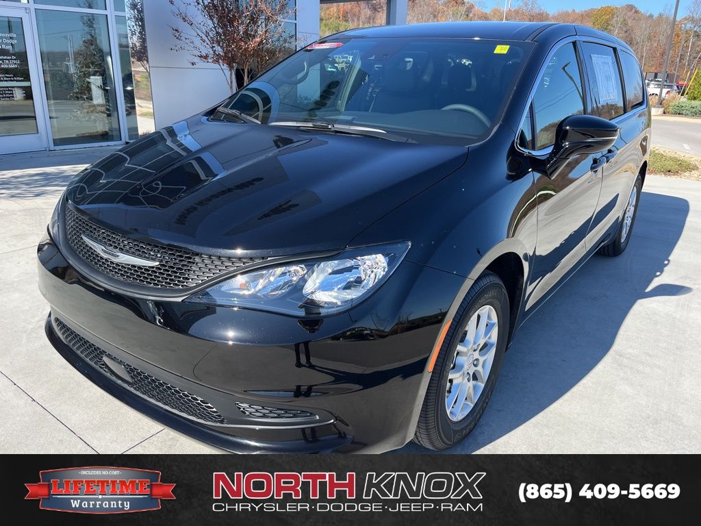 2026 Chrysler Voyager LX's photo