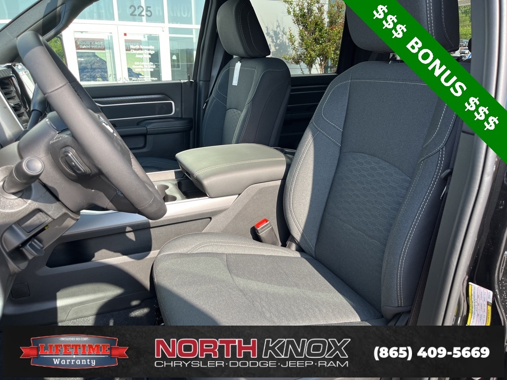 New 2025 Ram 3500 BIG HORN CREW CAB 4X4 8' BOX Pickup