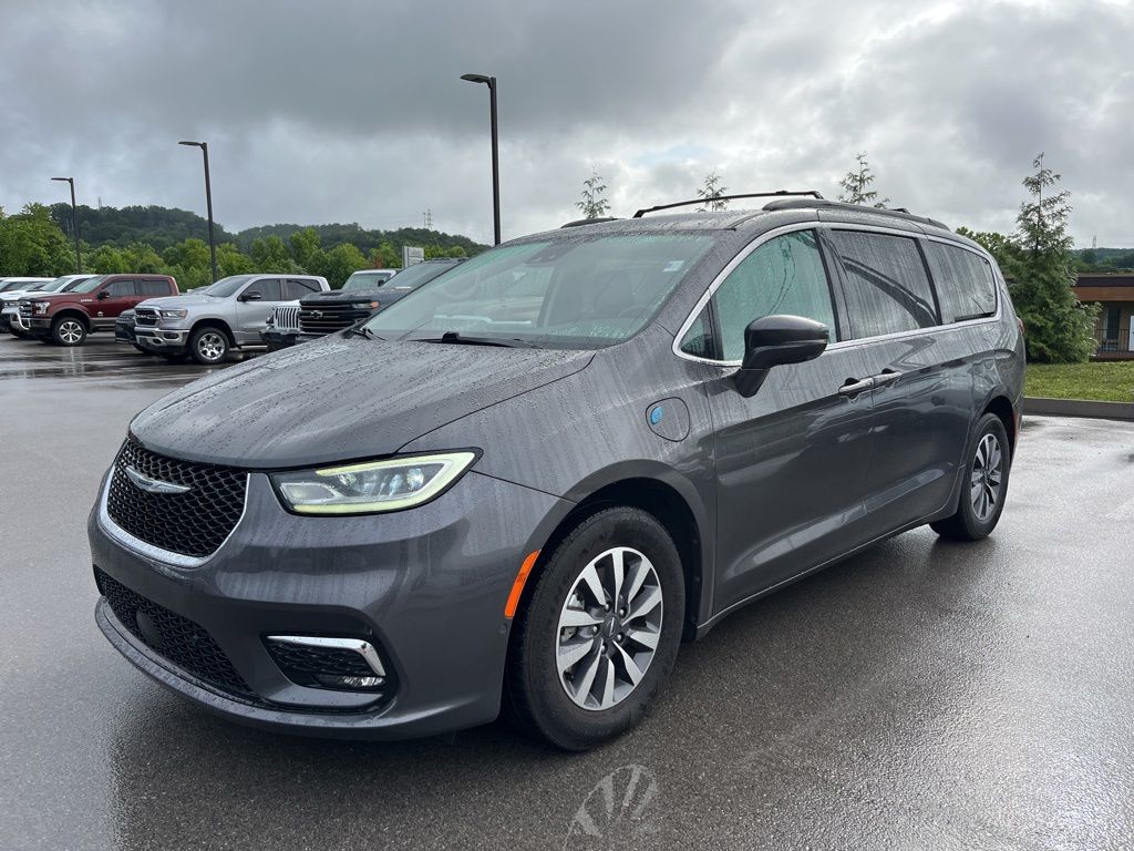 2022 Chrysler Pacifica Hybrid Touring L Hybrid's photo
