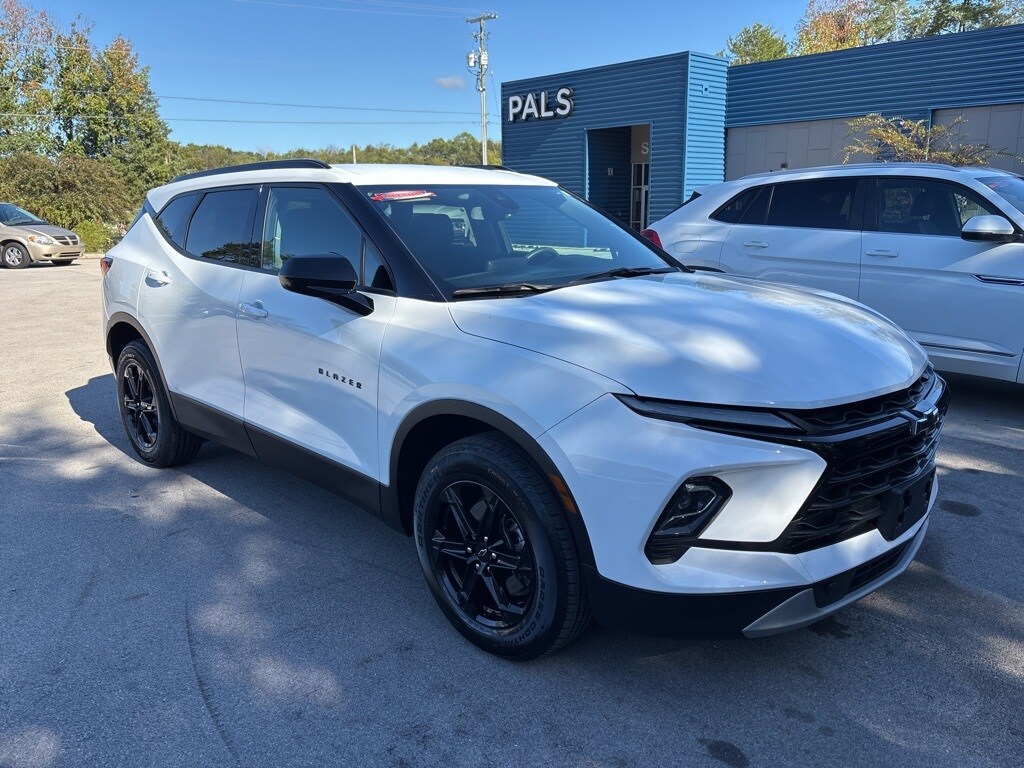 2024 Chevrolet Blazer 2LT photo 2