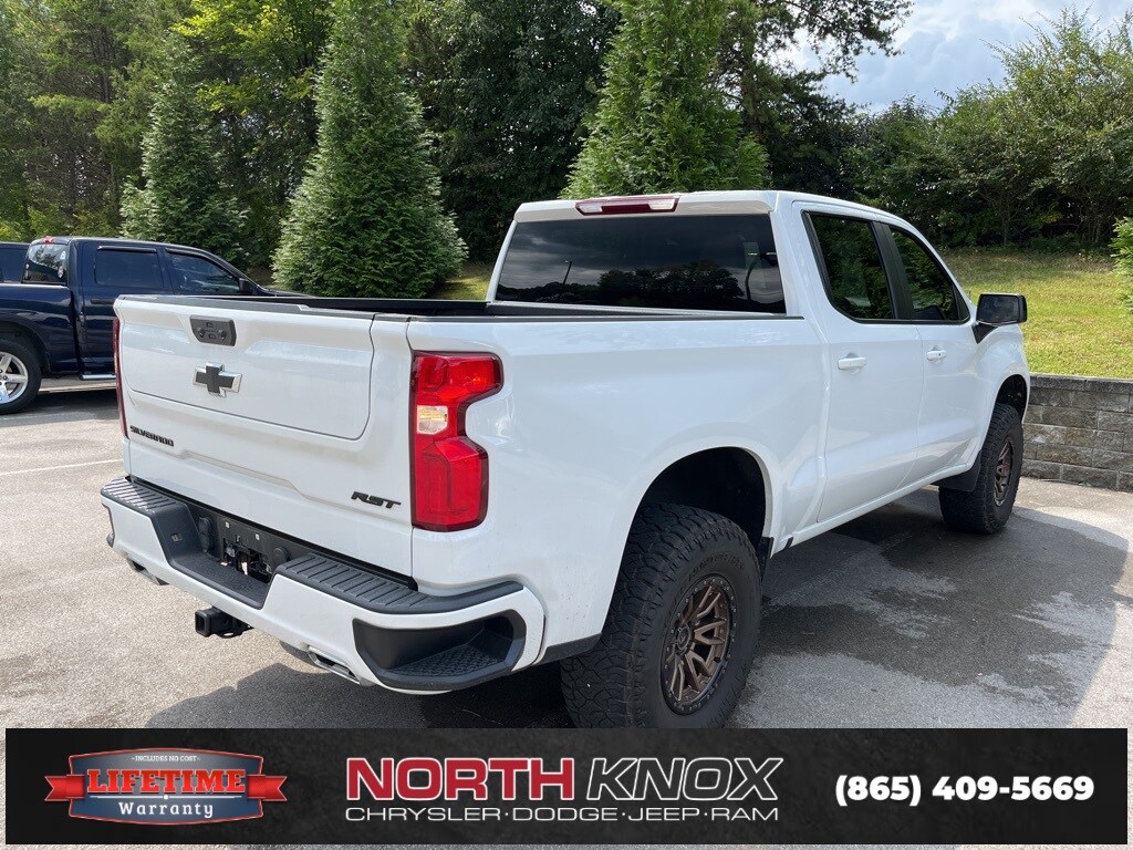 2023 Chevrolet Silverado 1500 RST photo 2