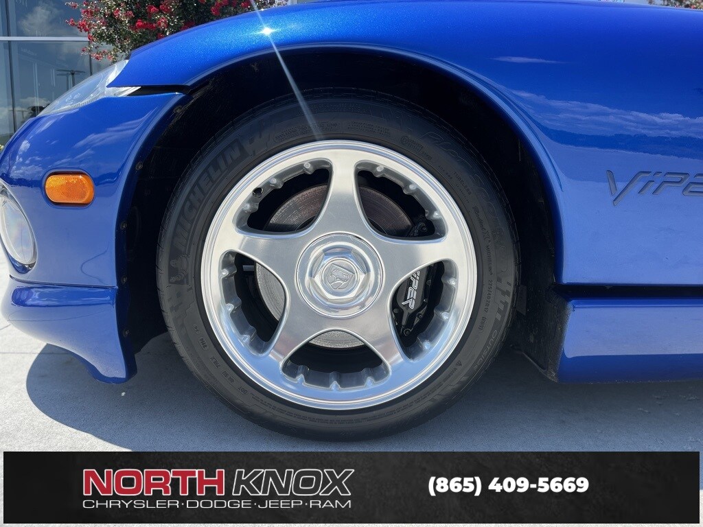 1997 Dodge Viper 10 GTS photo 2