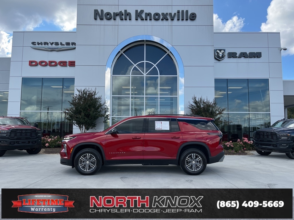 Used 2025 Chevrolet Traverse LT SUV