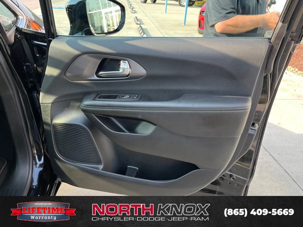 2026 Chrysler Voyager LX - Photo 28