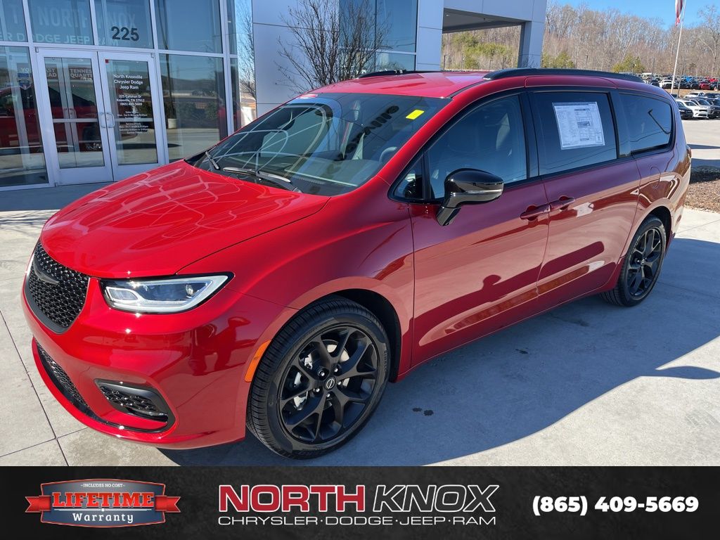2026 Chrysler Pacifica Select's photo